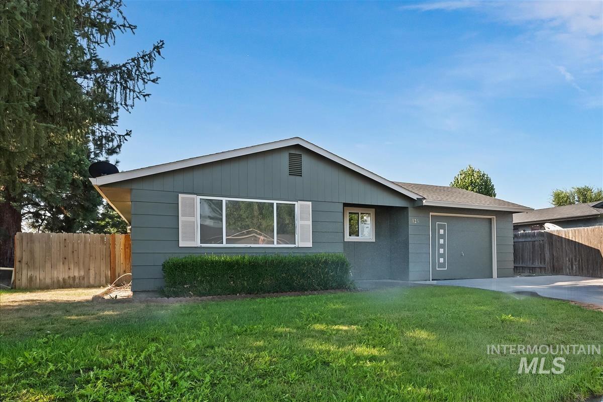 125 Donna Dr, Middleton, Idaho 83644, 3 Bedrooms, 1 Bathroom, Residential For Sale, Price $309,000,MLS 98999209