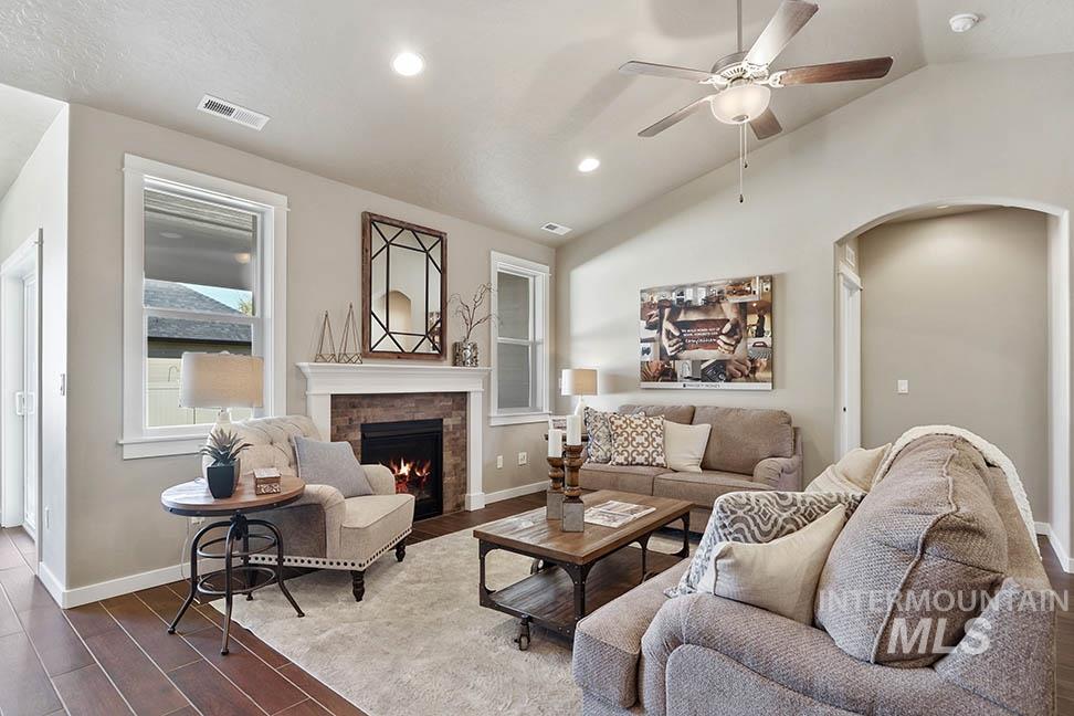 2052 Sugar Maple Ave., Middleton, Idaho 83644, 4 Bedrooms, 3 Bathrooms, Residential For Sale, Price $524,990,MLS 98999213