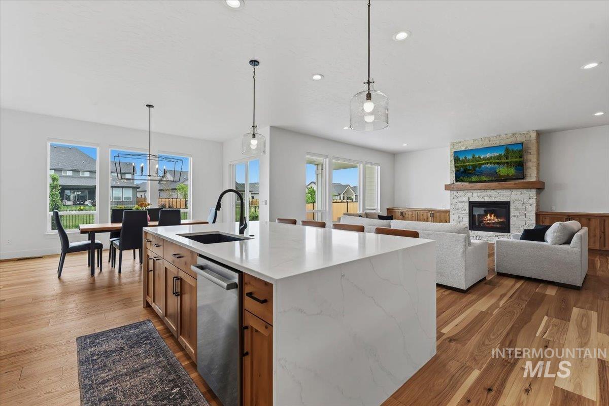 6873 Campolina Way, Star, Idaho 83669, 4 Bedrooms, 3.5 Bathrooms, Residential For Sale, Price $949,900,MLS 98999217