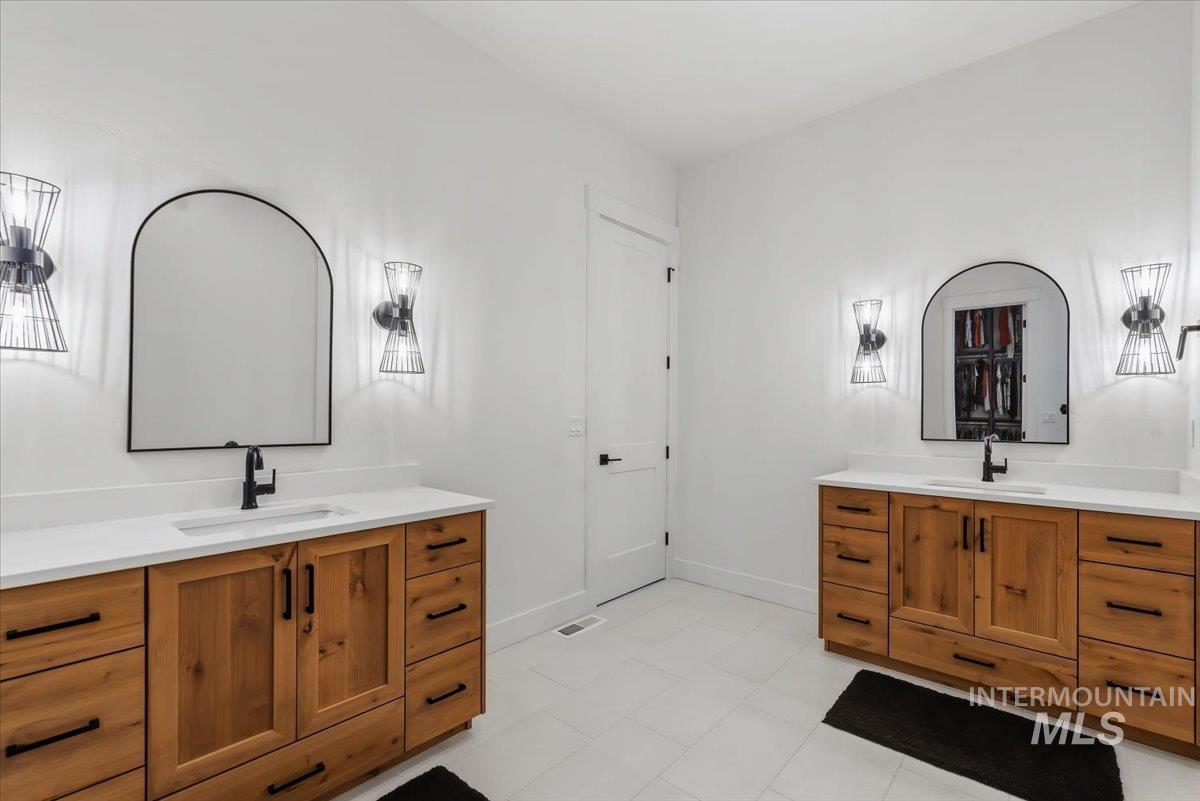 6873 Campolina Way, Star, Idaho 83669, 4 Bedrooms, 3.5 Bathrooms, Residential For Sale, Price $949,900,MLS 98999217