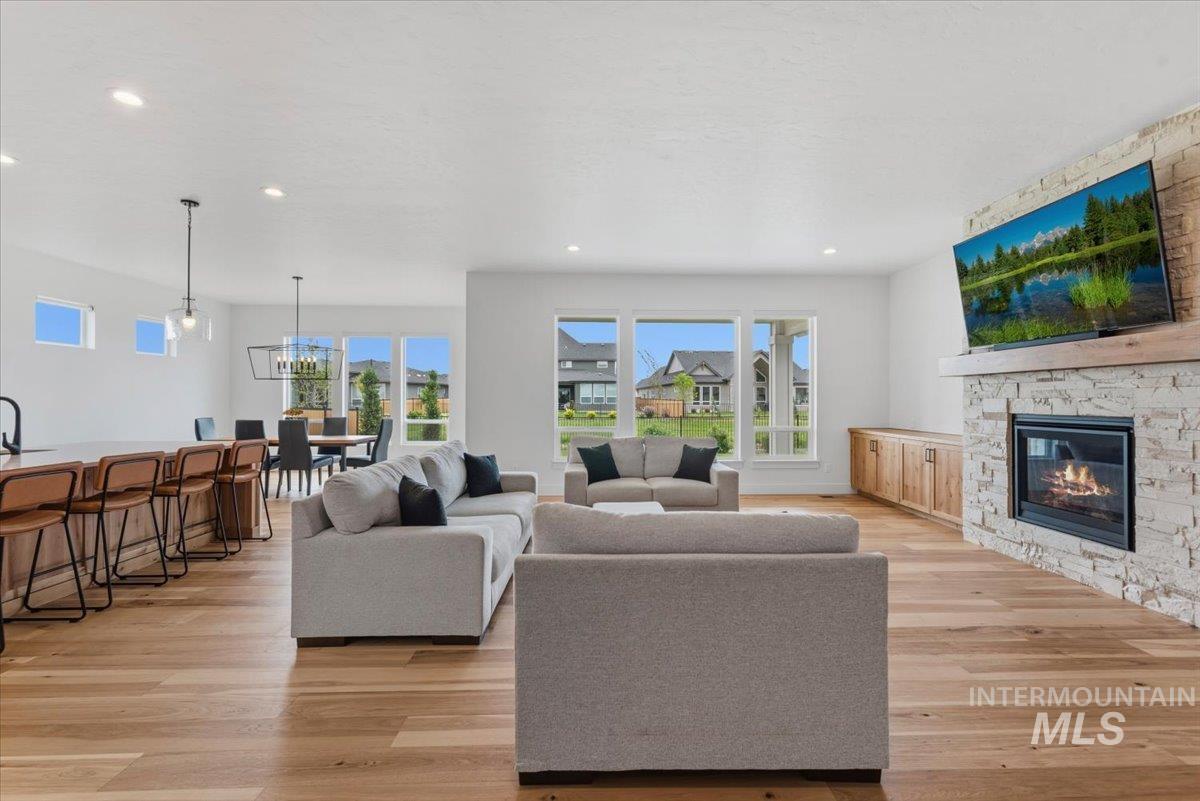 6873 Campolina Way, Star, Idaho 83669, 4 Bedrooms, 3.5 Bathrooms, Residential For Sale, Price $949,900,MLS 98999217