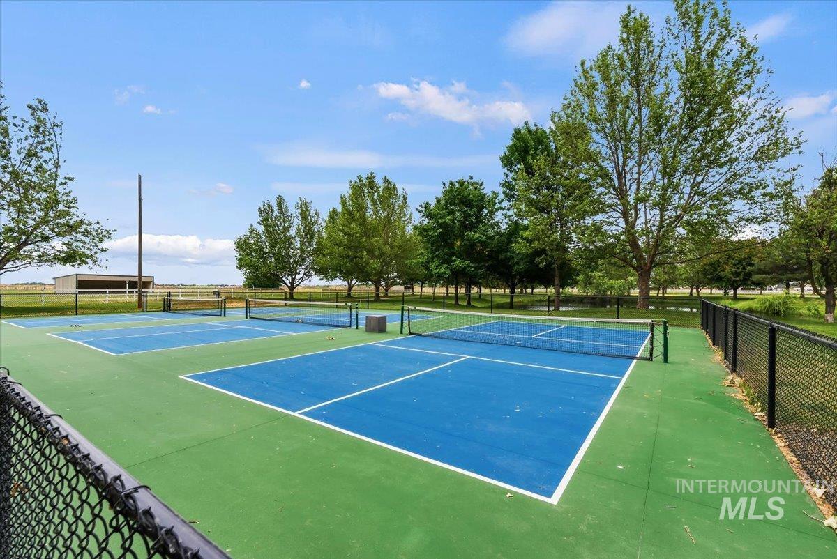 6873 Campolina Way, Star, Idaho 83669, 4 Bedrooms, 3.5 Bathrooms, Residential For Sale, Price $949,900,MLS 98999217