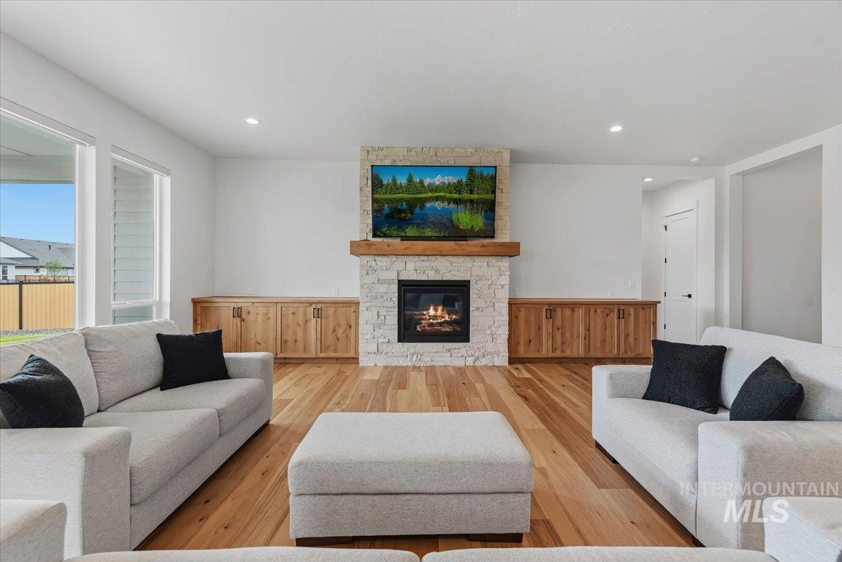 6873 Campolina Way, Star, Idaho 83669, 4 Bedrooms, 3.5 Bathrooms, Residential For Sale, Price $949,900,MLS 98999217