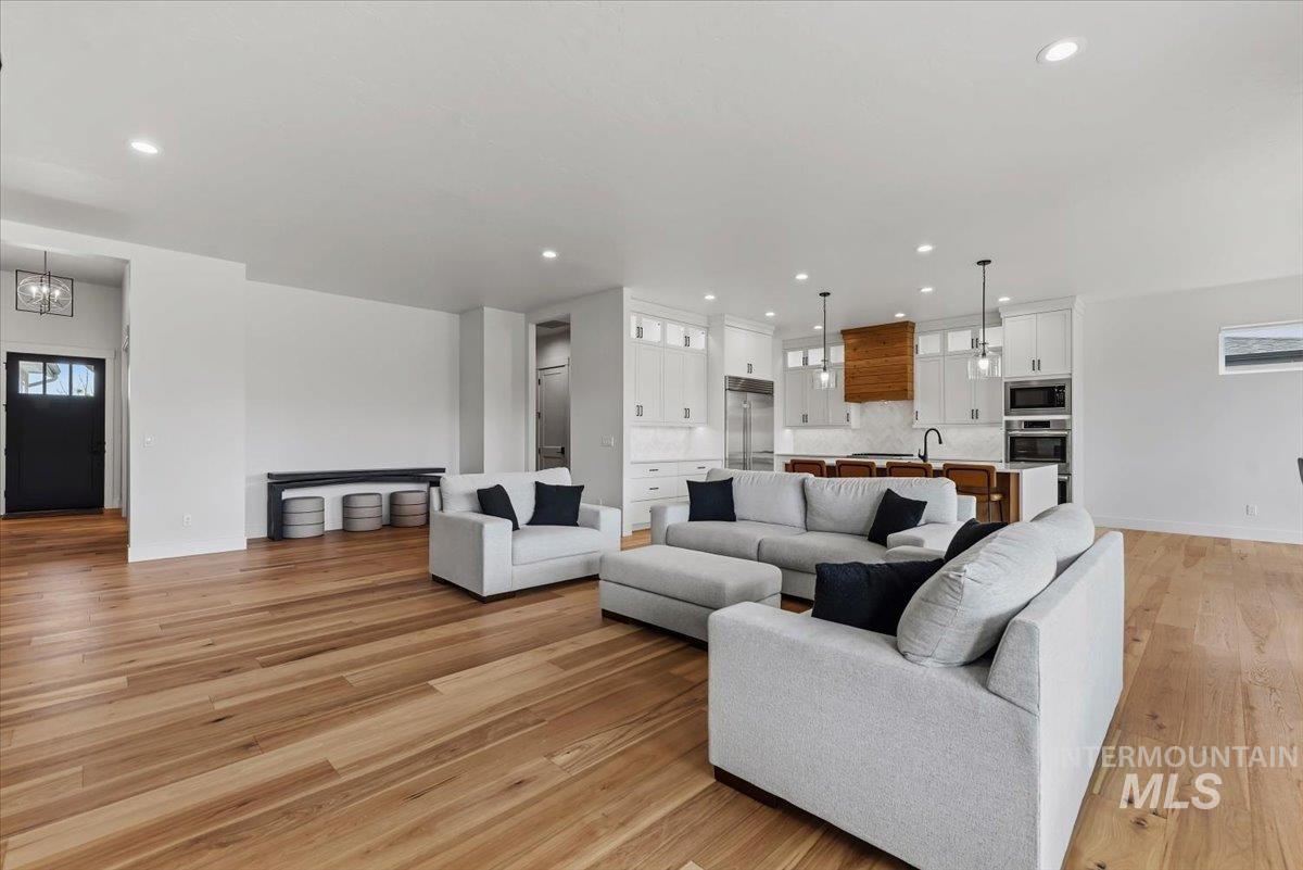 6873 Campolina Way, Star, Idaho 83669, 4 Bedrooms, 3.5 Bathrooms, Residential For Sale, Price $949,900,MLS 98999217