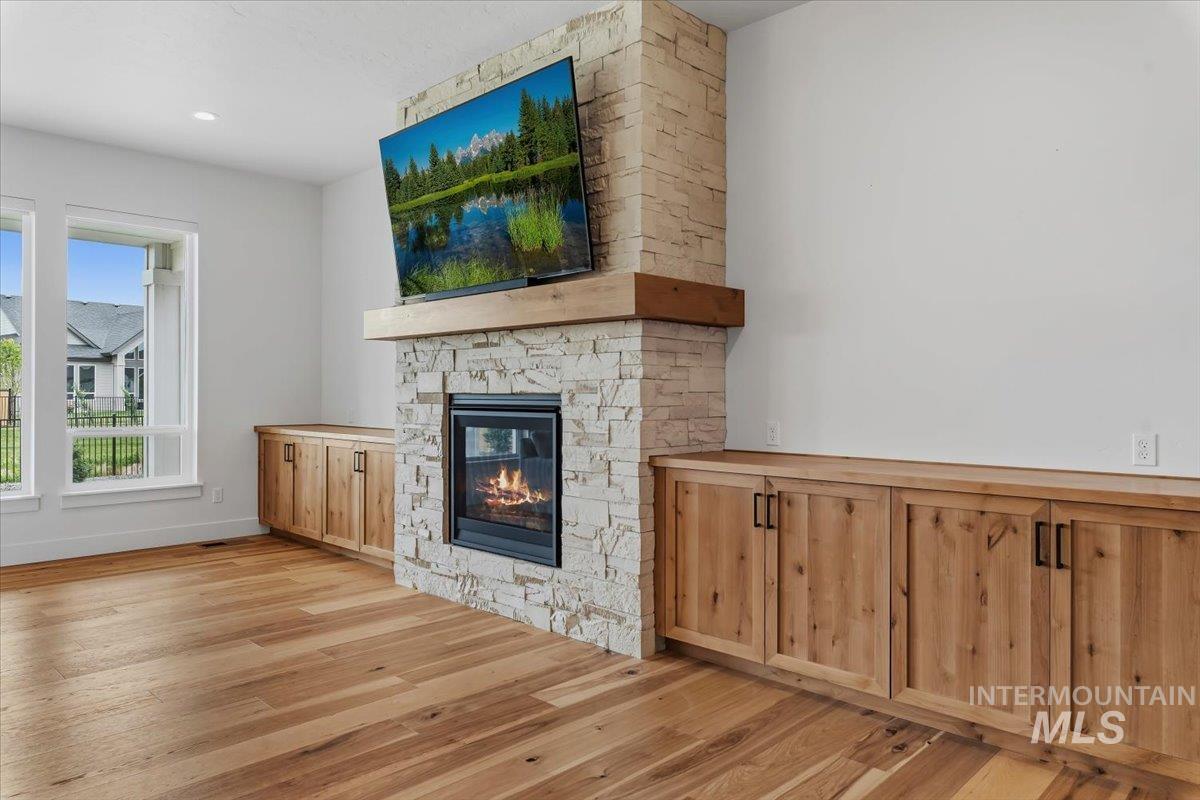 6873 Campolina Way, Star, Idaho 83669, 4 Bedrooms, 3.5 Bathrooms, Residential For Sale, Price $949,900,MLS 98999217