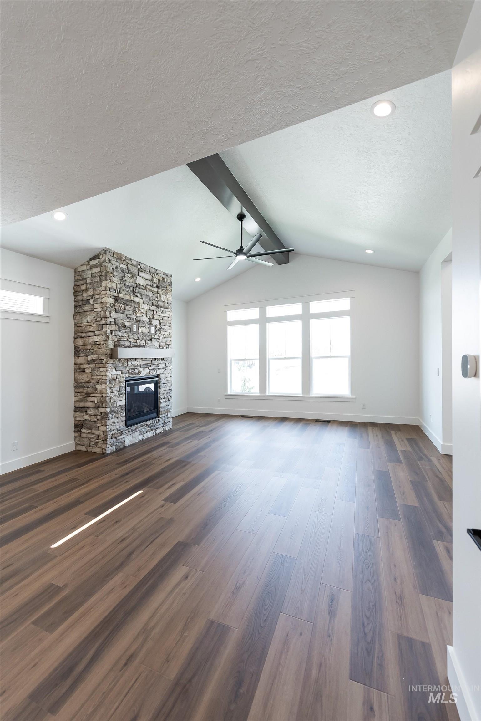 1403 E Rio Chico Dr., Kuna, Idaho 83634, 3 Bedrooms, 2.5 Bathrooms, Residential For Sale, Price $534,900,MLS 98999219