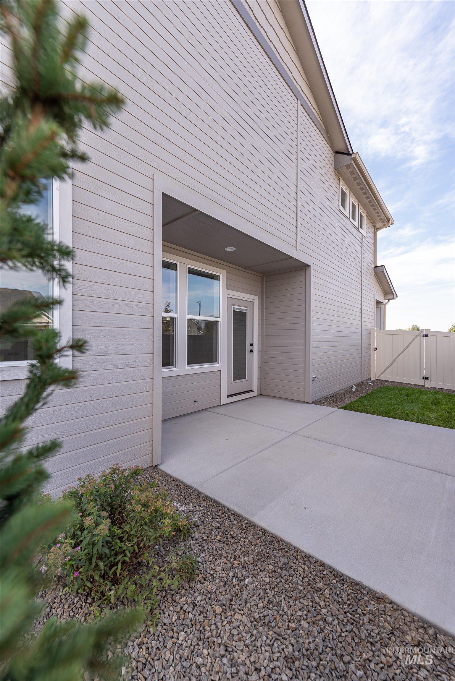 1403 E Rio Chico Dr., Kuna, Idaho 83634, 3 Bedrooms, 2.5 Bathrooms, Residential For Sale, Price $534,900,MLS 98999219