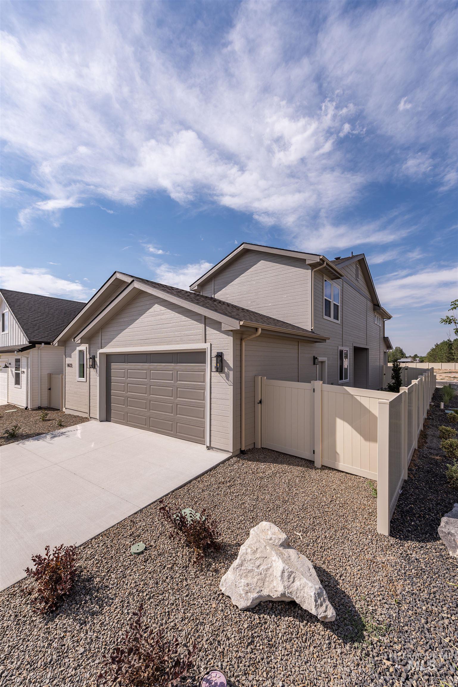 1403 E Rio Chico Dr., Kuna, Idaho 83634, 3 Bedrooms, 2.5 Bathrooms, Residential For Sale, Price $534,900,MLS 98999219