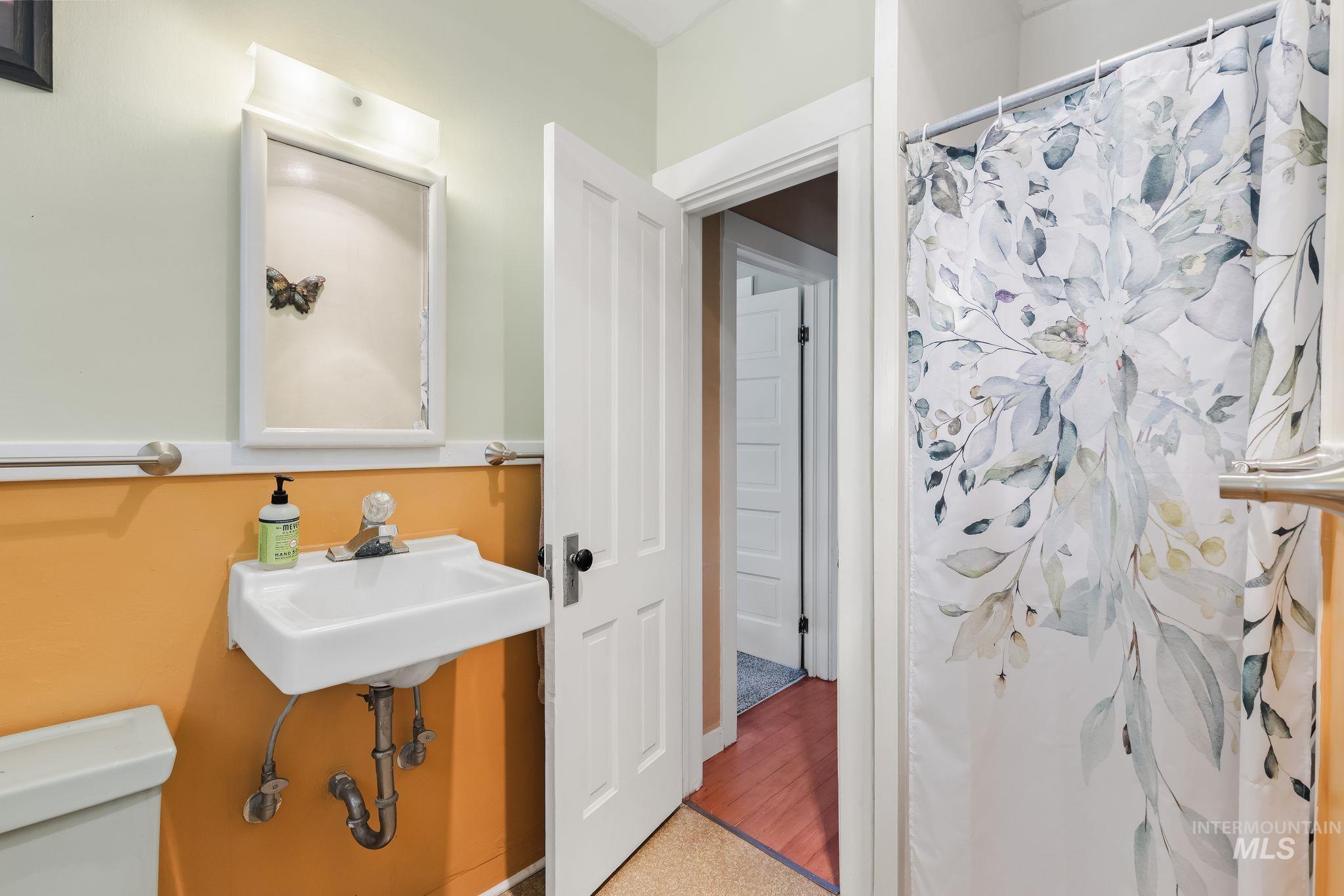 1069 Post Lane, Clarkston, Washington 99403, 2 Bedrooms, 1 Bathroom, Residential For Sale, Price $550,000,MLS 98999221