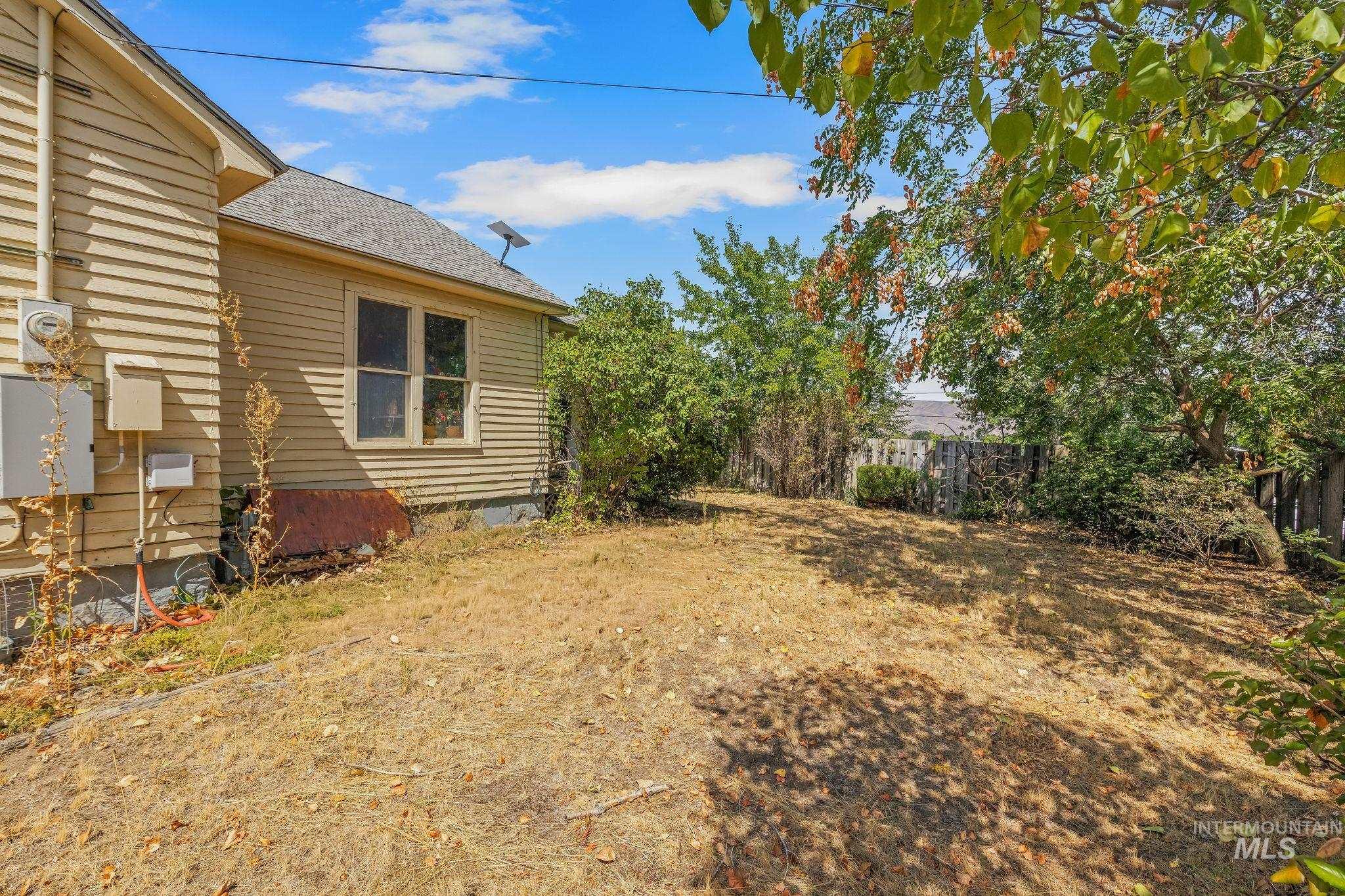 1069 Post Lane, Clarkston, Washington 99403, 2 Bedrooms, 1 Bathroom, Residential For Sale, Price $550,000,MLS 98999221