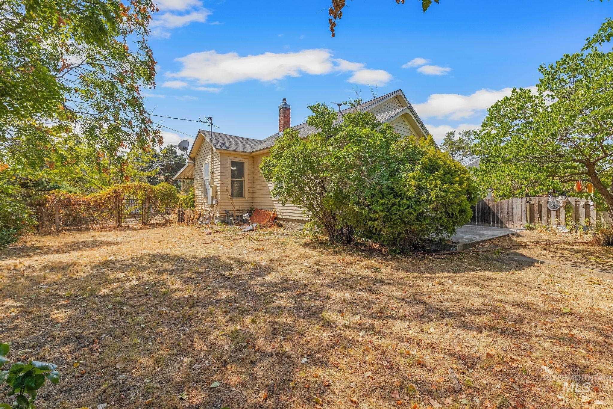 1069 Post Lane, Clarkston, Washington 99403, 2 Bedrooms, 1 Bathroom, Residential For Sale, Price $550,000,MLS 98999221