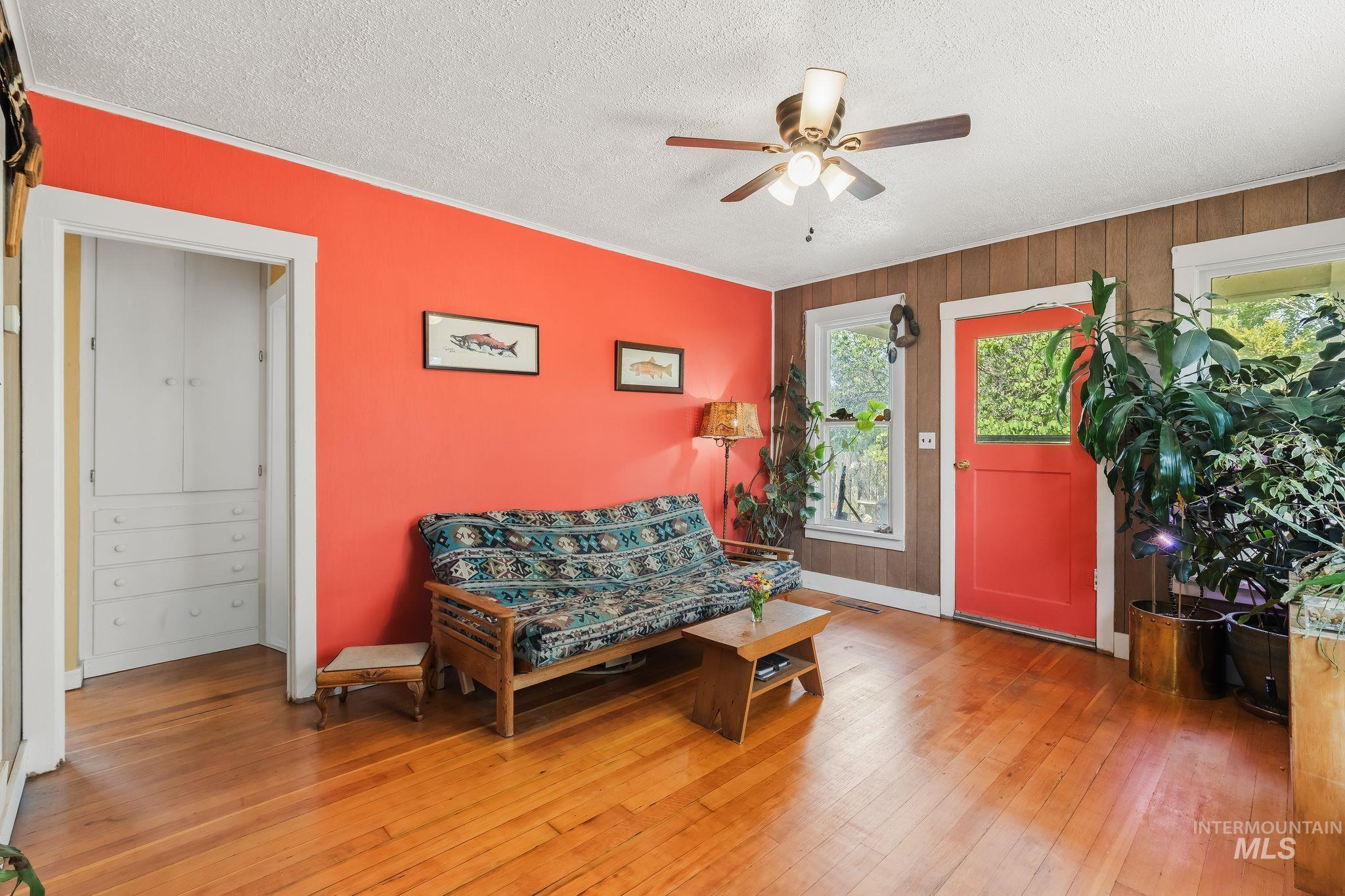 1069 Post Lane, Clarkston, Washington 99403, 2 Bedrooms, 1 Bathroom, Residential For Sale, Price $550,000,MLS 98999221