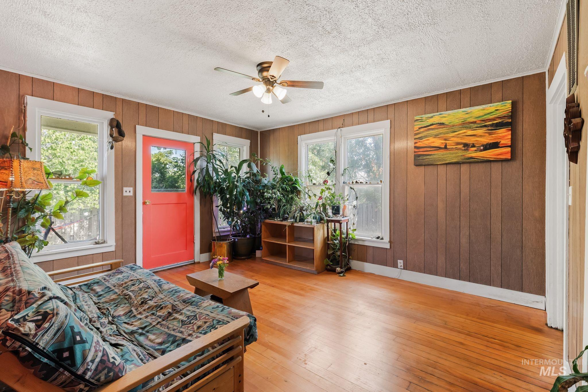 1069 Post Lane, Clarkston, Washington 99403, 2 Bedrooms, 1 Bathroom, Residential For Sale, Price $550,000,MLS 98999221
