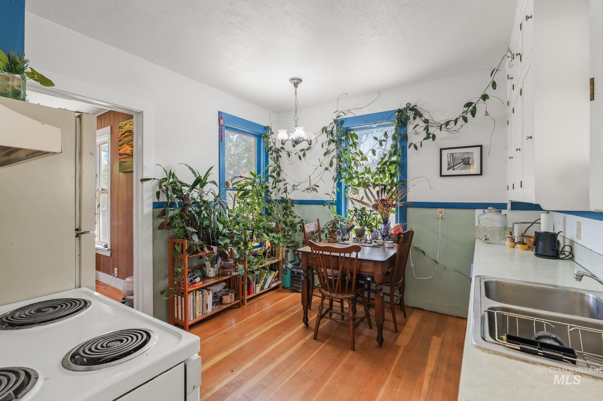 1069 Post Lane, Clarkston, Washington 99403, 2 Bedrooms, 1 Bathroom, Residential For Sale, Price $550,000,MLS 98999221
