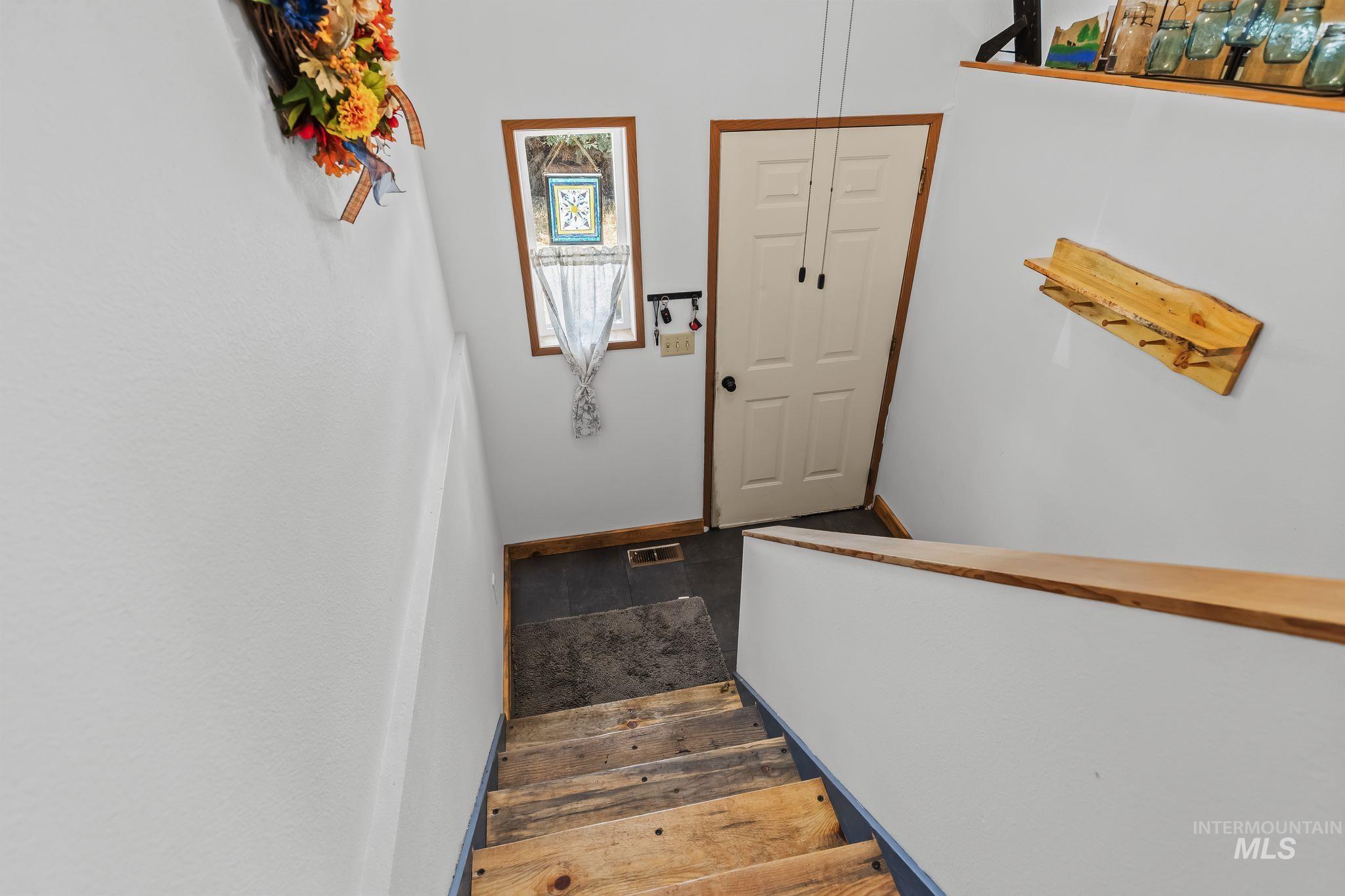 1071 Post Lane, Clarkston, Washington 99403, 2 Bedrooms, 1.5 Bathrooms, Residential Income For Sale, Price $550,000, 98999222