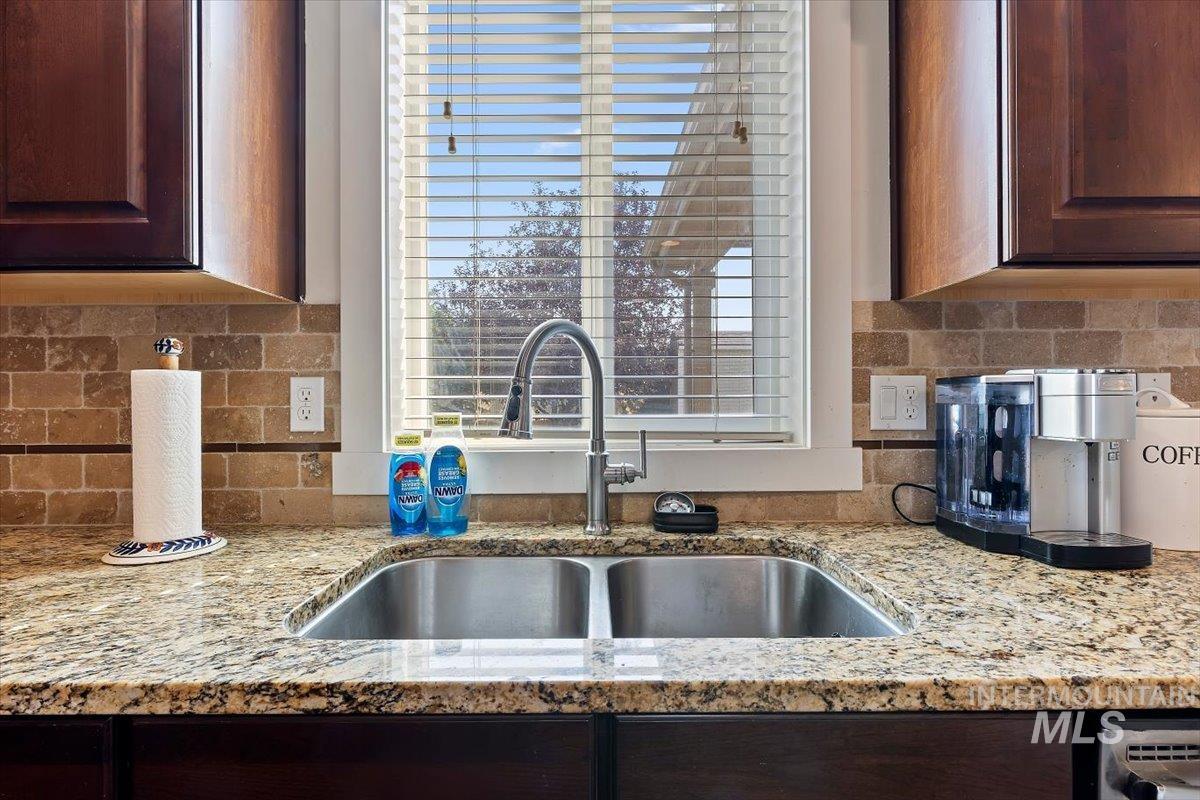 6671 E Black Gold St, Boise, Idaho 83716, 4 Bedrooms, 2.5 Bathrooms, Residential For Sale, Price $674,900,MLS 98999226
