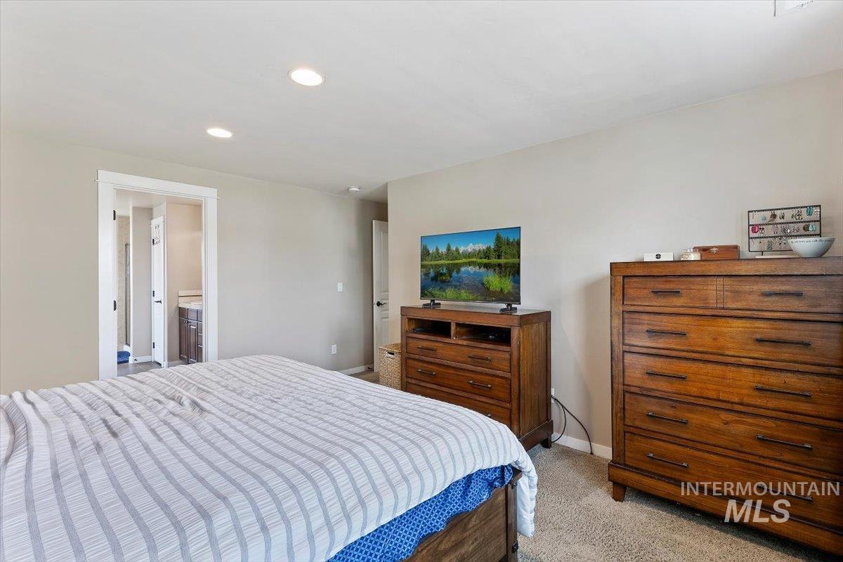 6671 E Black Gold St, Boise, Idaho 83716, 4 Bedrooms, 2.5 Bathrooms, Residential For Sale, Price $674,900,MLS 98999226