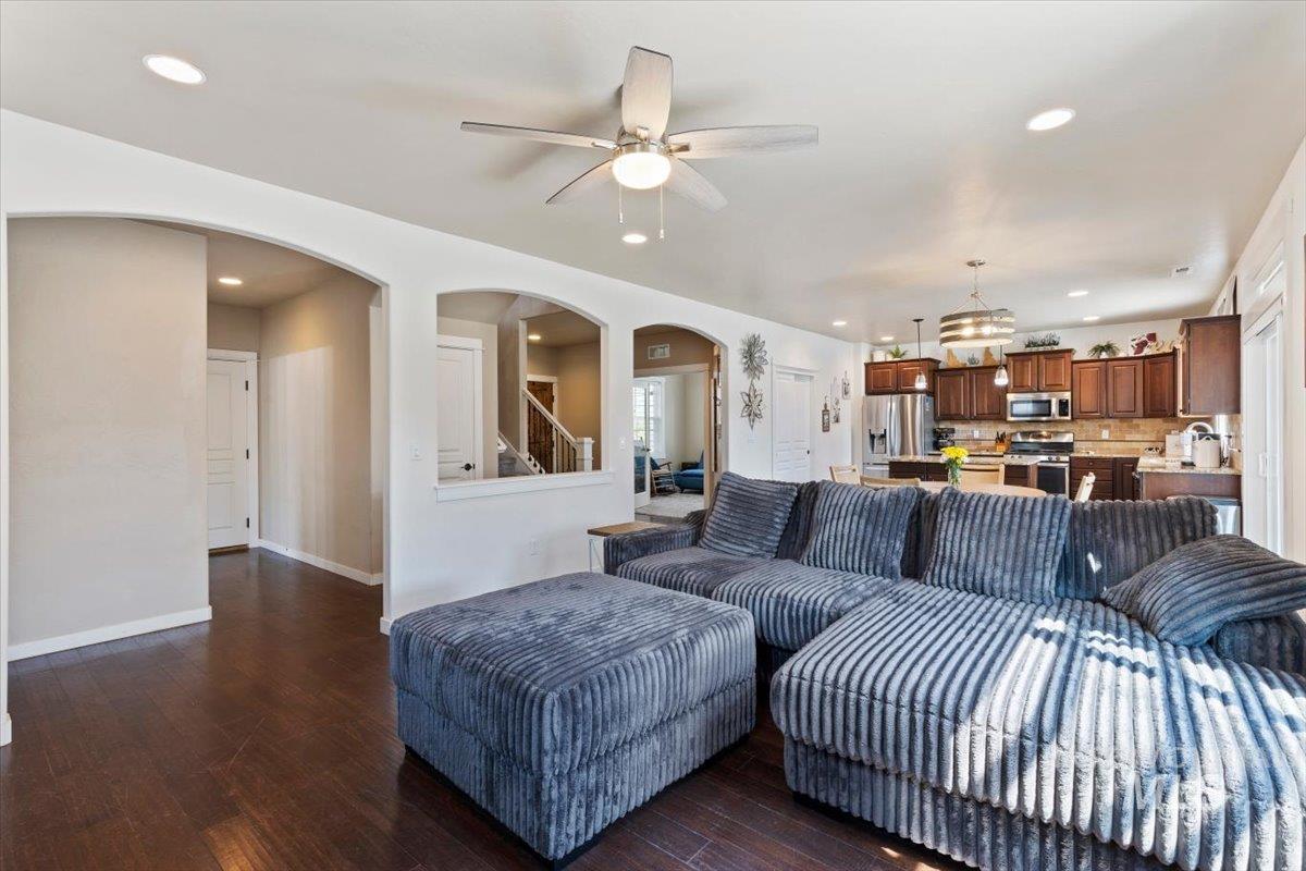 6671 E Black Gold St, Boise, Idaho 83716, 4 Bedrooms, 2.5 Bathrooms, Residential For Sale, Price $674,900,MLS 98999226