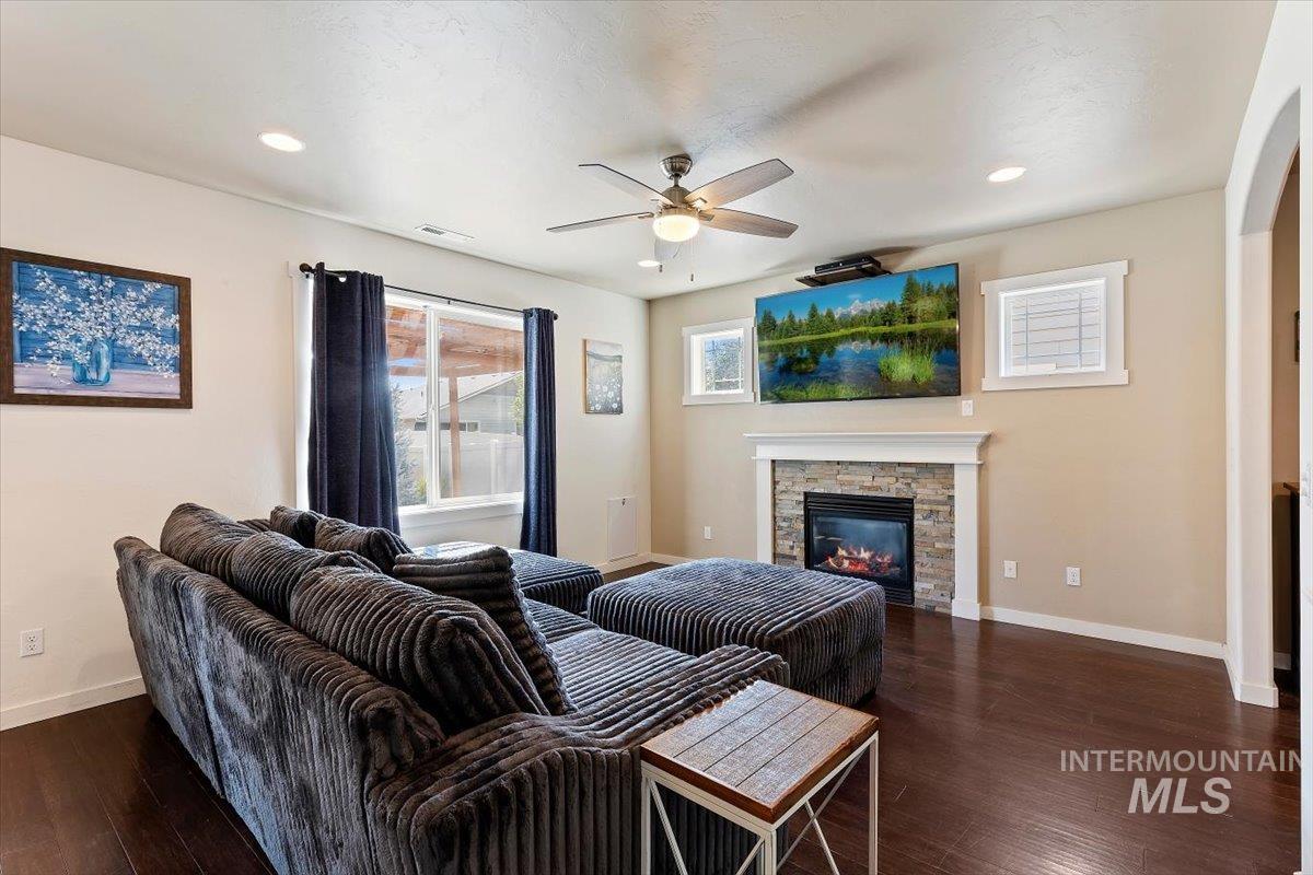 6671 E Black Gold St, Boise, Idaho 83716, 4 Bedrooms, 2.5 Bathrooms, Residential For Sale, Price $674,900,MLS 98999226