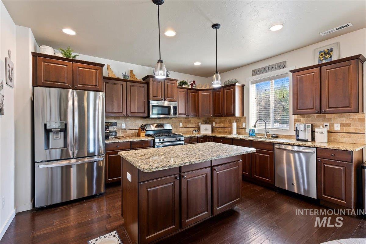 6671 E Black Gold St, Boise, Idaho 83716, 4 Bedrooms, 2.5 Bathrooms, Residential For Sale, Price $674,900,MLS 98999226