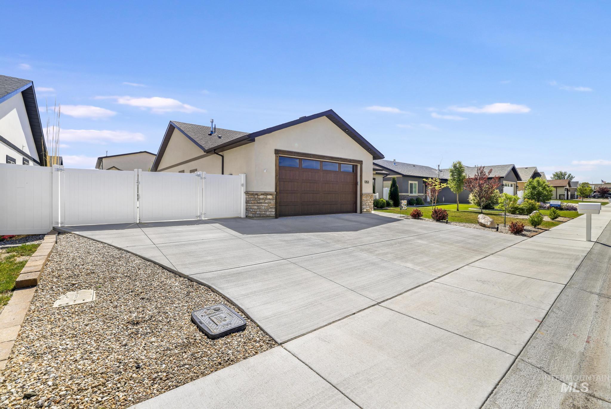 1353a Shelbi Street, Twin Falls, Idaho 83301, 3 Bedrooms, 2 Bathrooms, Residential For Sale, Price $524,900,MLS 98999230
