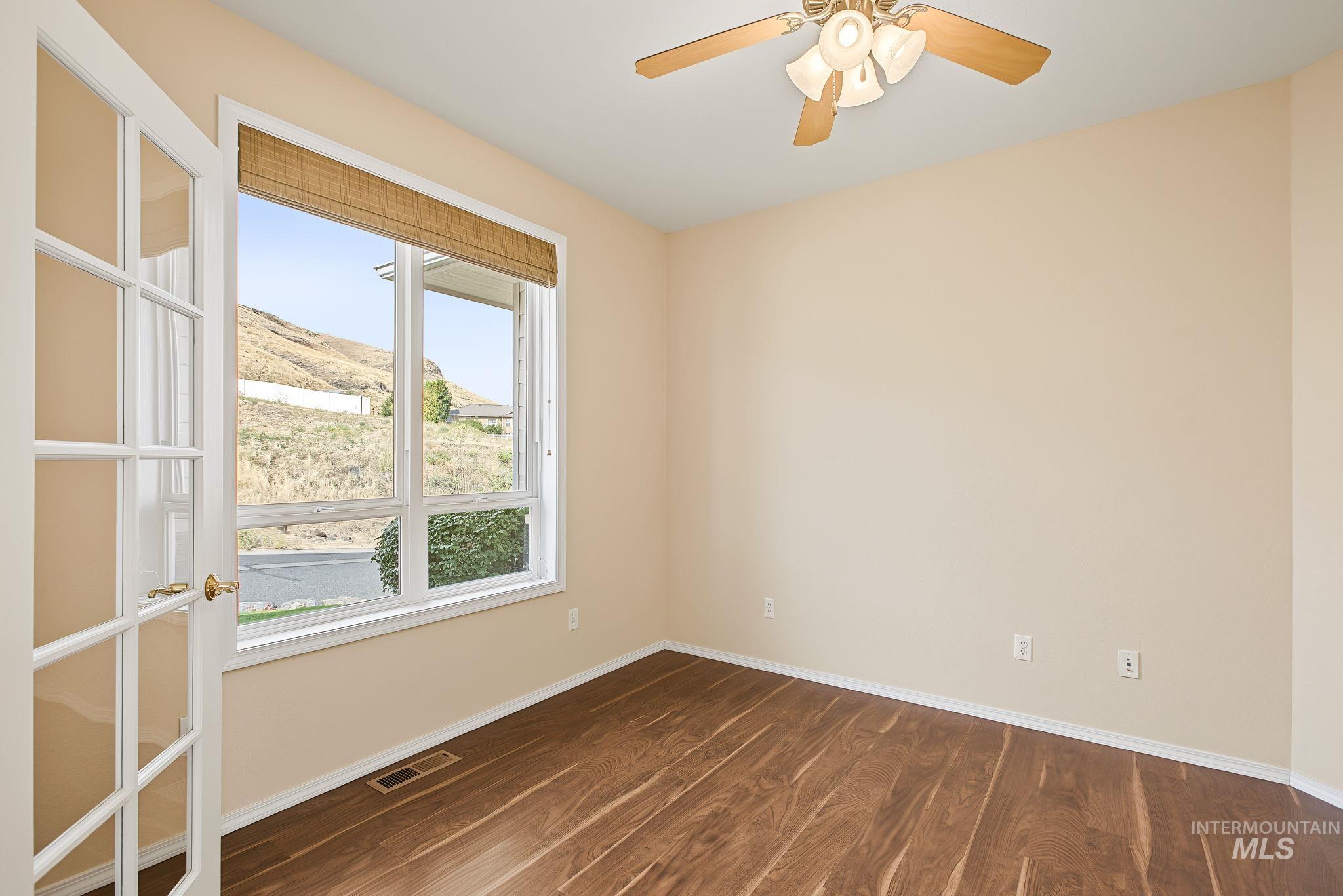 33 Riverpointe Dr., Asotin, Washington 99402, 3 Bedrooms, 2 Bathrooms, Residential For Sale, Price $599,500,MLS 98999244
