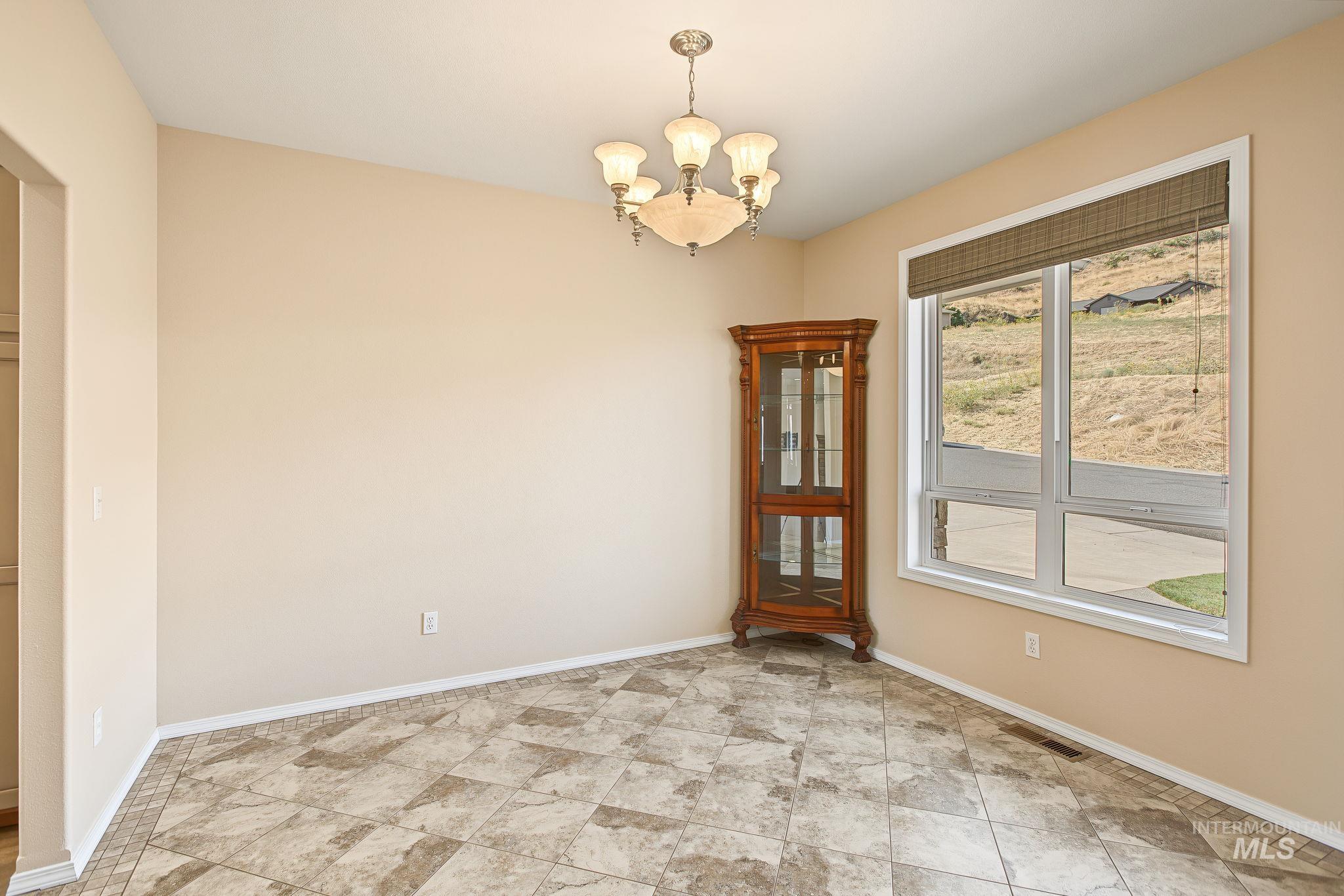 33 Riverpointe Dr., Asotin, Washington 99402, 3 Bedrooms, 2 Bathrooms, Residential For Sale, Price $599,500,MLS 98999244