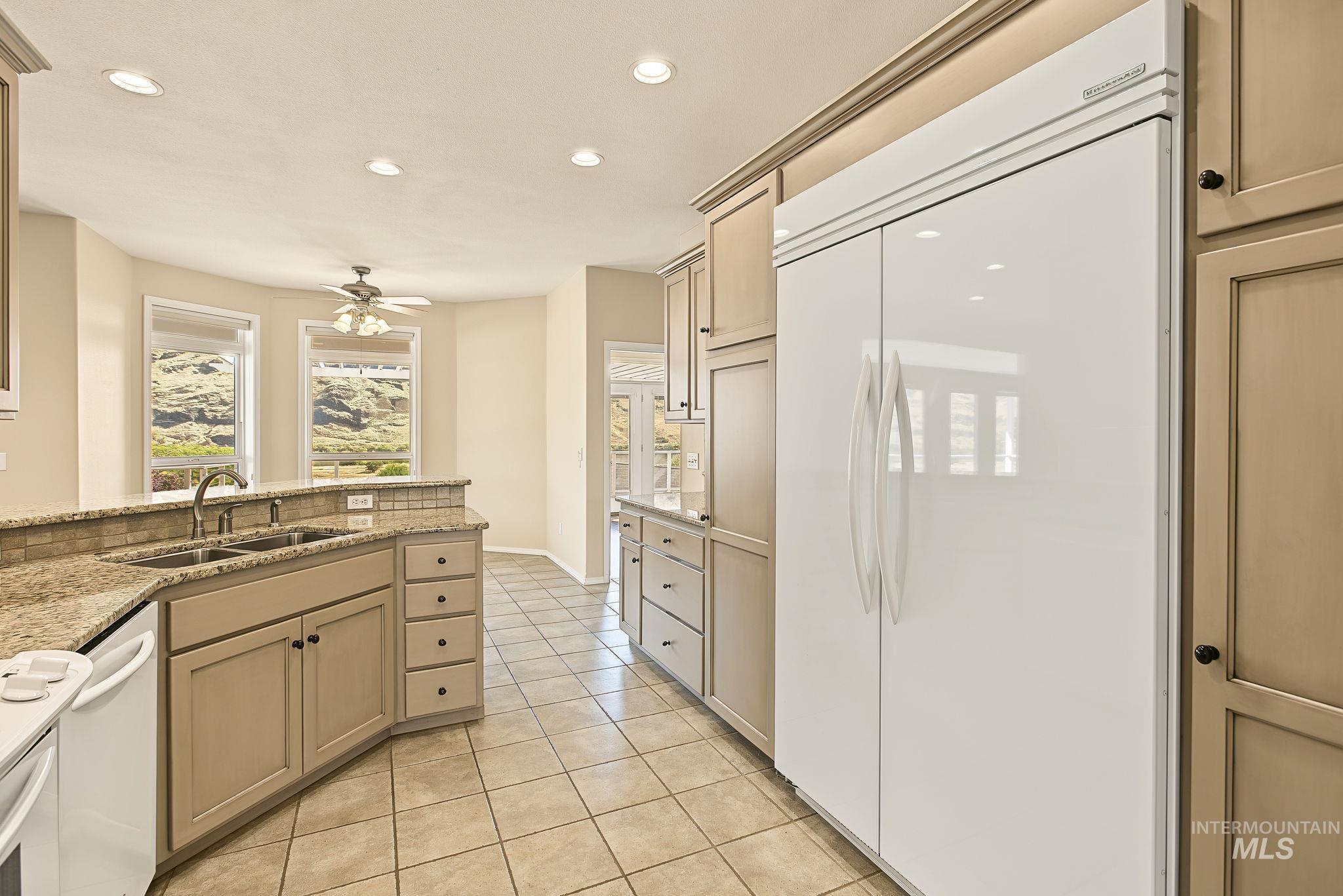 33 Riverpointe Dr., Asotin, Washington 99402, 3 Bedrooms, 2 Bathrooms, Residential For Sale, Price $599,500,MLS 98999244