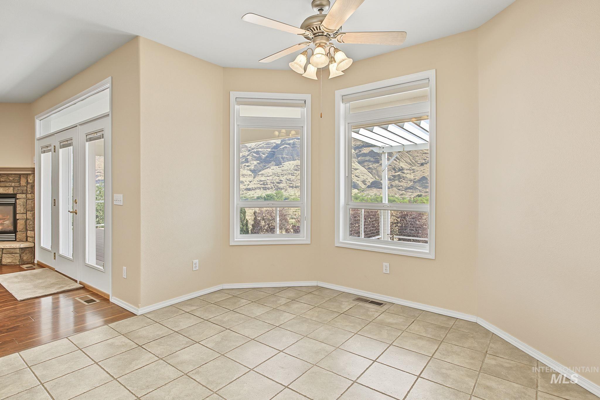 33 Riverpointe Dr., Asotin, Washington 99402, 3 Bedrooms, 2 Bathrooms, Residential For Sale, Price $599,500,MLS 98999244
