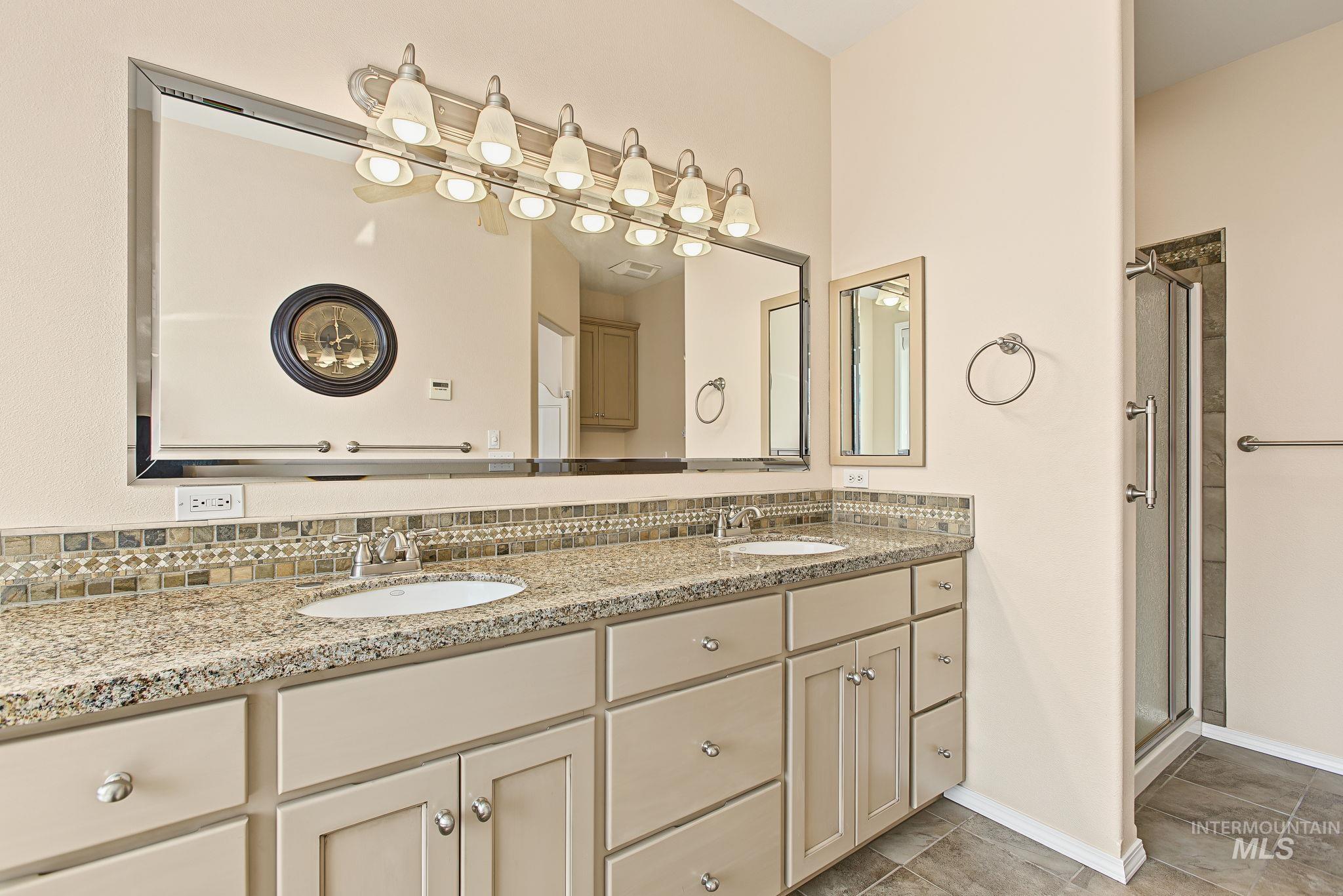 33 Riverpointe Dr., Asotin, Washington 99402, 3 Bedrooms, 2 Bathrooms, Residential For Sale, Price $599,500,MLS 98999244