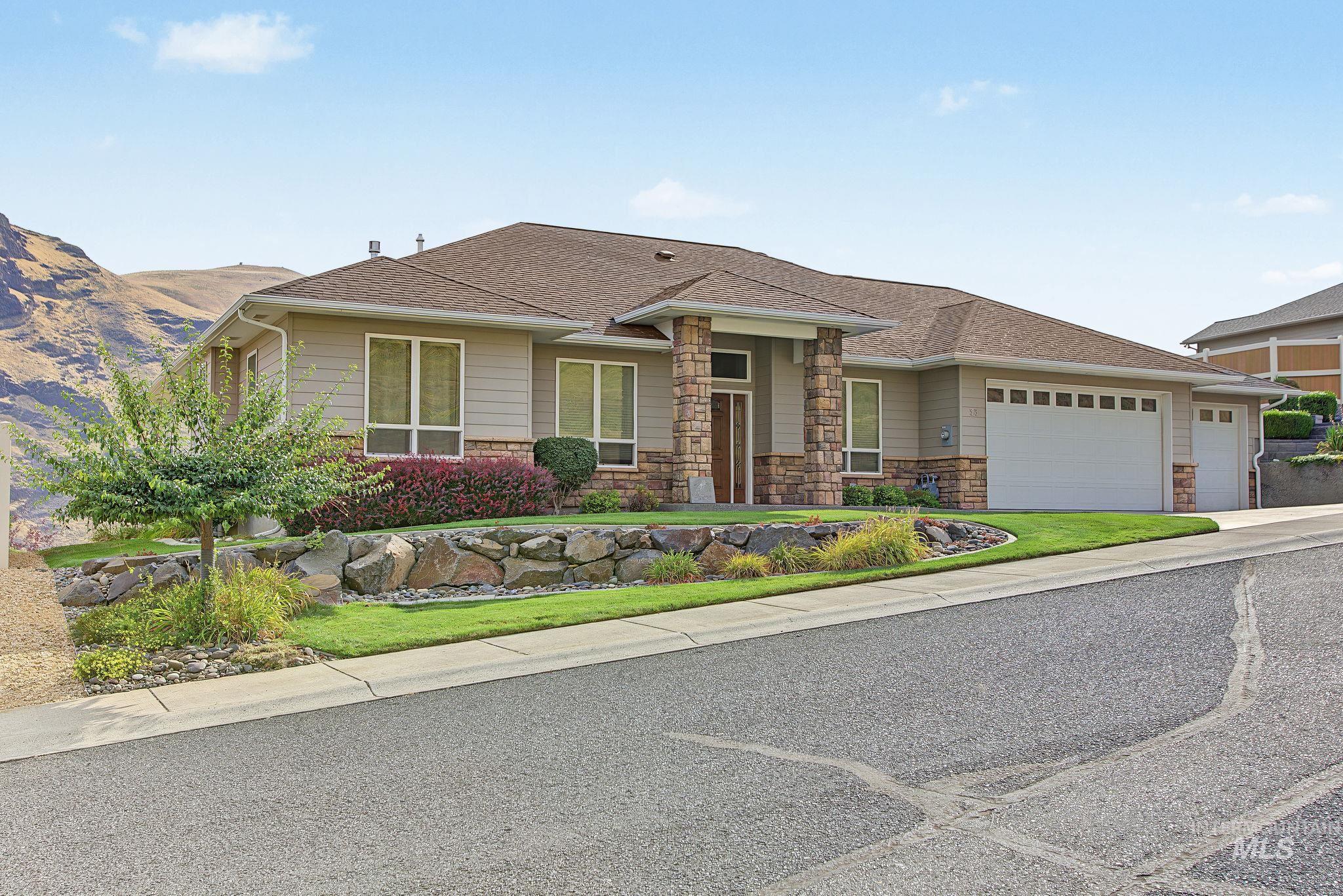 33 Riverpointe Dr., Asotin, Washington 99402, 3 Bedrooms, 2 Bathrooms, Residential For Sale, Price $599,500,MLS 98999244
