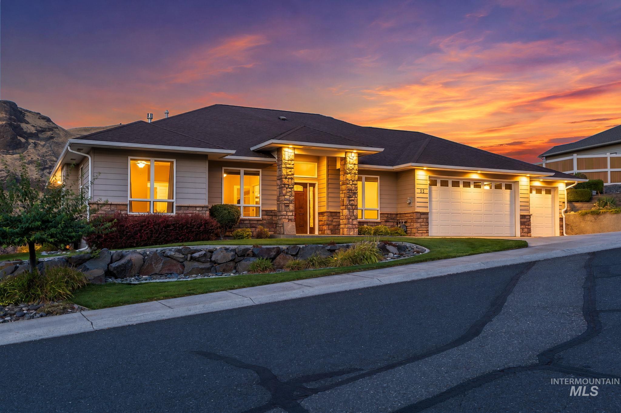 33 Riverpointe Dr., Asotin, Washington 99402, 3 Bedrooms, 2 Bathrooms, Residential For Sale, Price $599,500,MLS 98999244