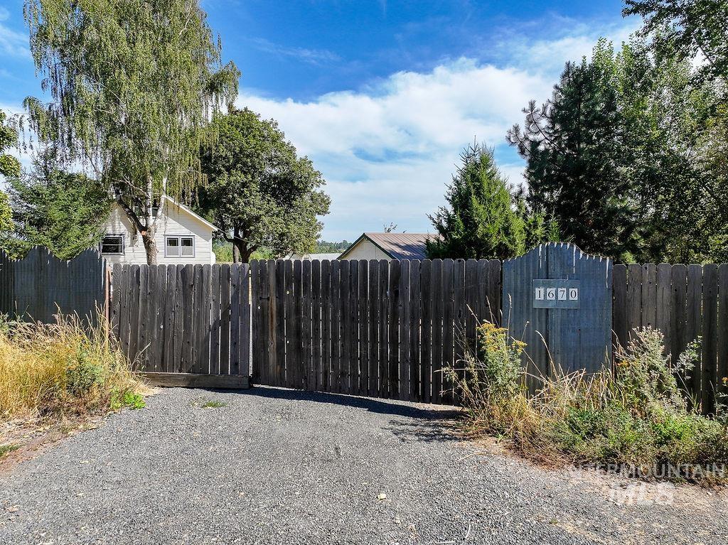 1670 Flannigan Crk Rd, Potlatch, Idaho 83855, 3 Bedrooms, 2 Bathrooms, Residential For Sale, Price $529,000,MLS 98999246