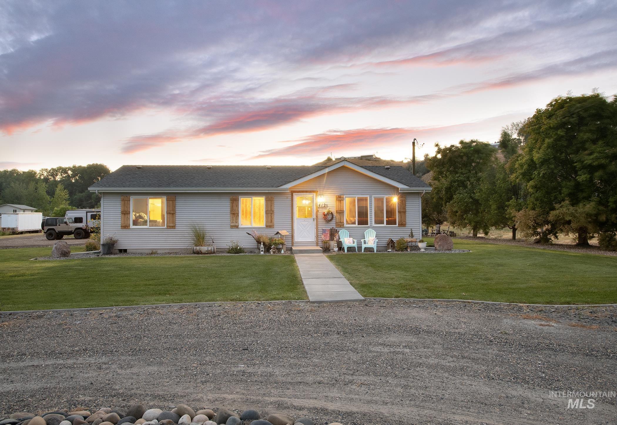 412 Foothill Drive, Ontario, Oregon 97914, 3 Bedrooms, 2 Bathrooms, Residential For Sale, Price $355,000,MLS 98999250