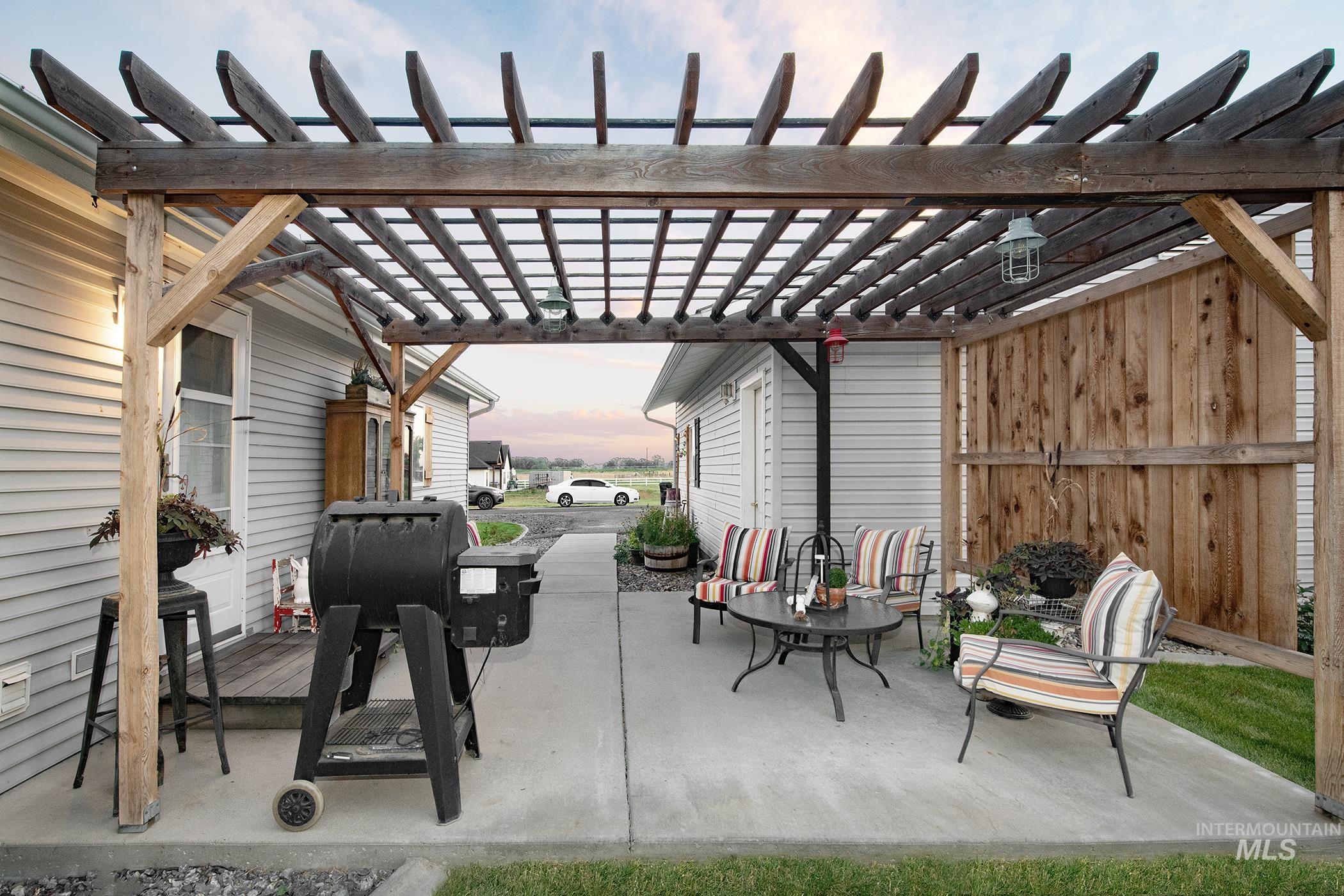 412 Foothill Drive, Ontario, Oregon 97914, 3 Bedrooms, 2 Bathrooms, Residential For Sale, Price $355,000,MLS 98999250