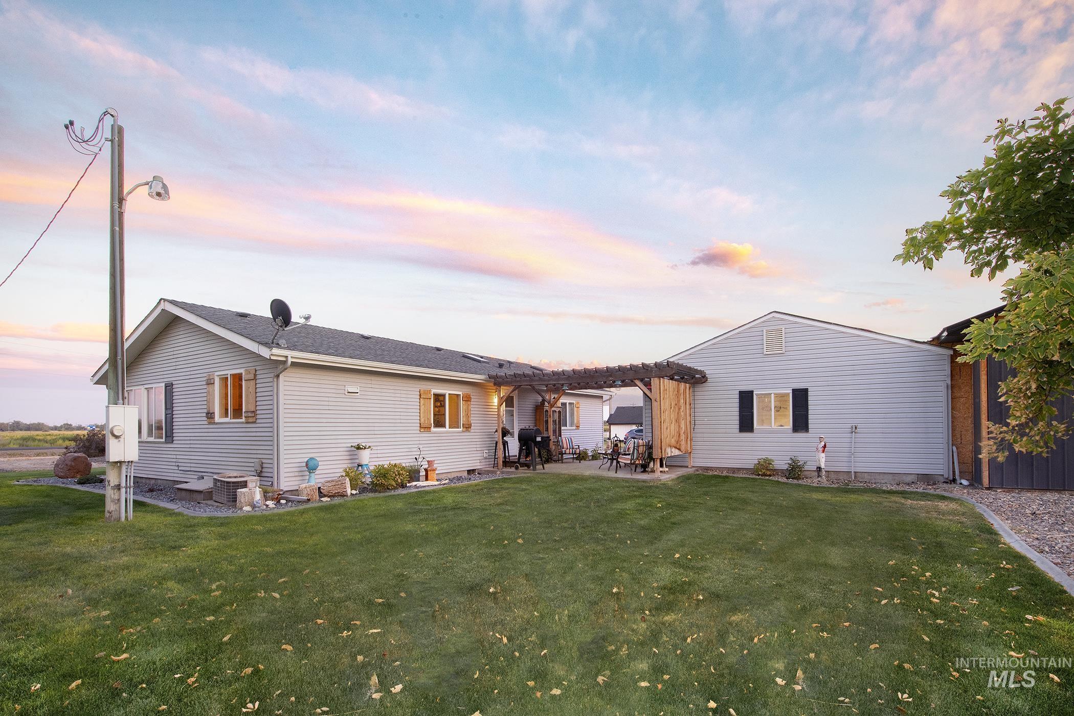 412 Foothill Drive, Ontario, Oregon 97914, 3 Bedrooms, 2 Bathrooms, Residential For Sale, Price $355,000,MLS 98999250