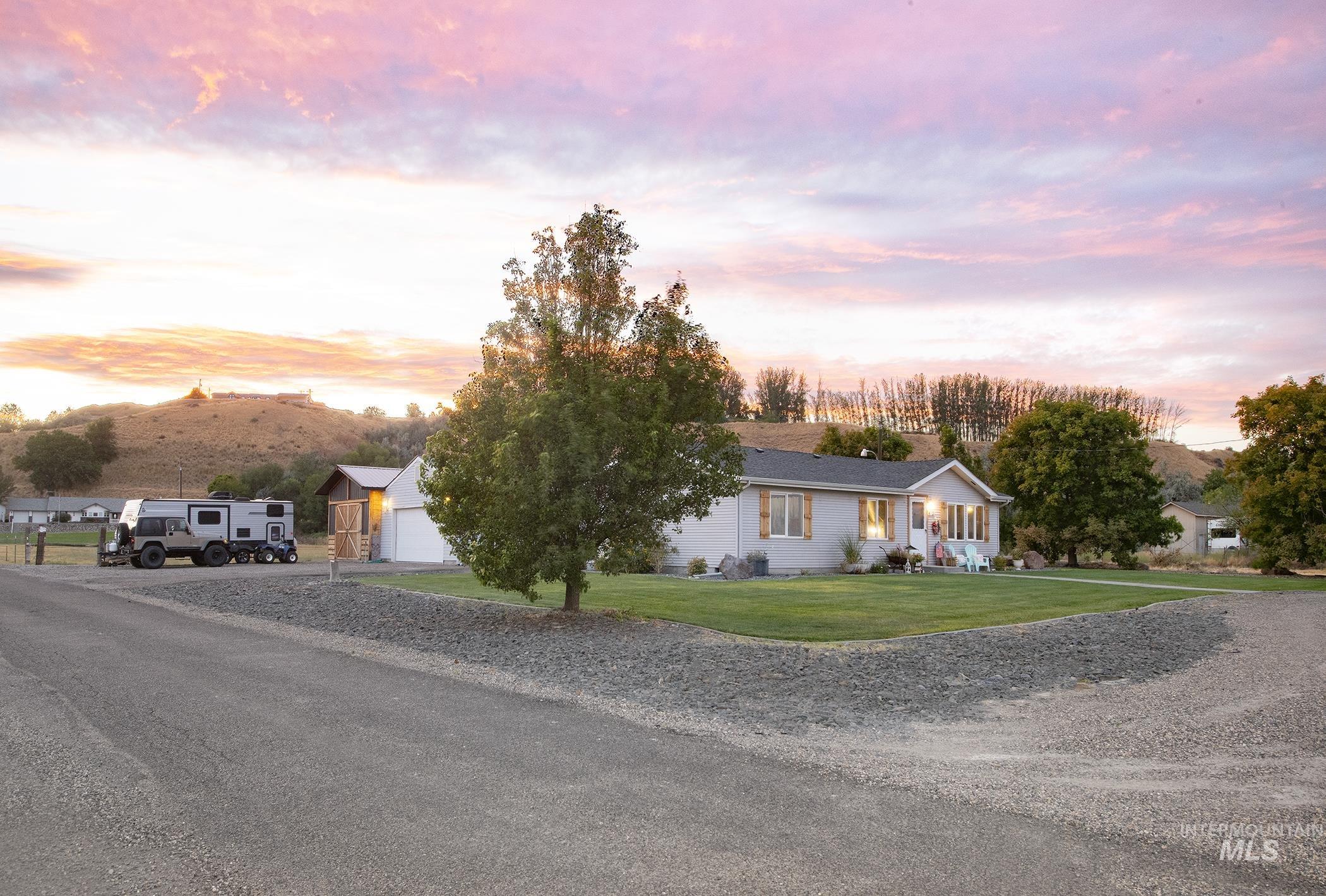 412 Foothill Drive, Ontario, Oregon 97914, 3 Bedrooms, 2 Bathrooms, Residential For Sale, Price $355,000,MLS 98999250