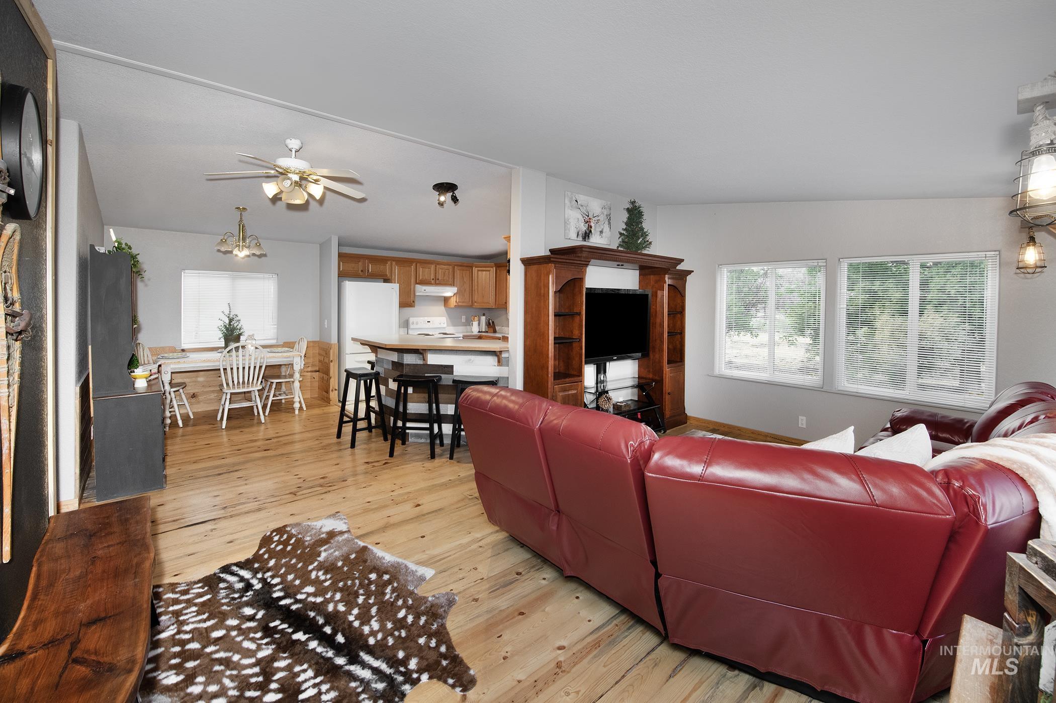 412 Foothill Drive, Ontario, Oregon 97914, 3 Bedrooms, 2 Bathrooms, Residential For Sale, Price $355,000,MLS 98999250
