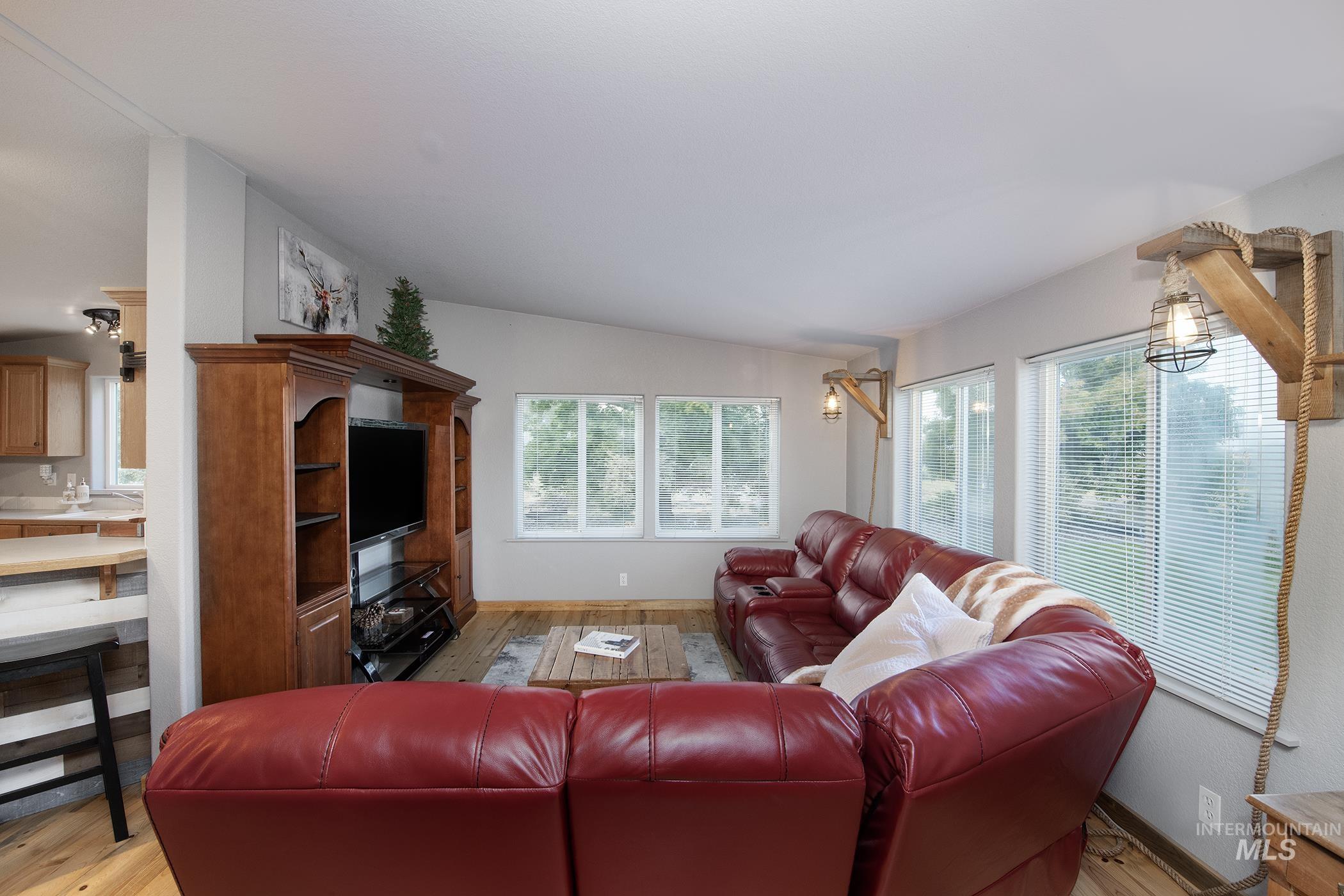 412 Foothill Drive, Ontario, Oregon 97914, 3 Bedrooms, 2 Bathrooms, Residential For Sale, Price $355,000,MLS 98999250