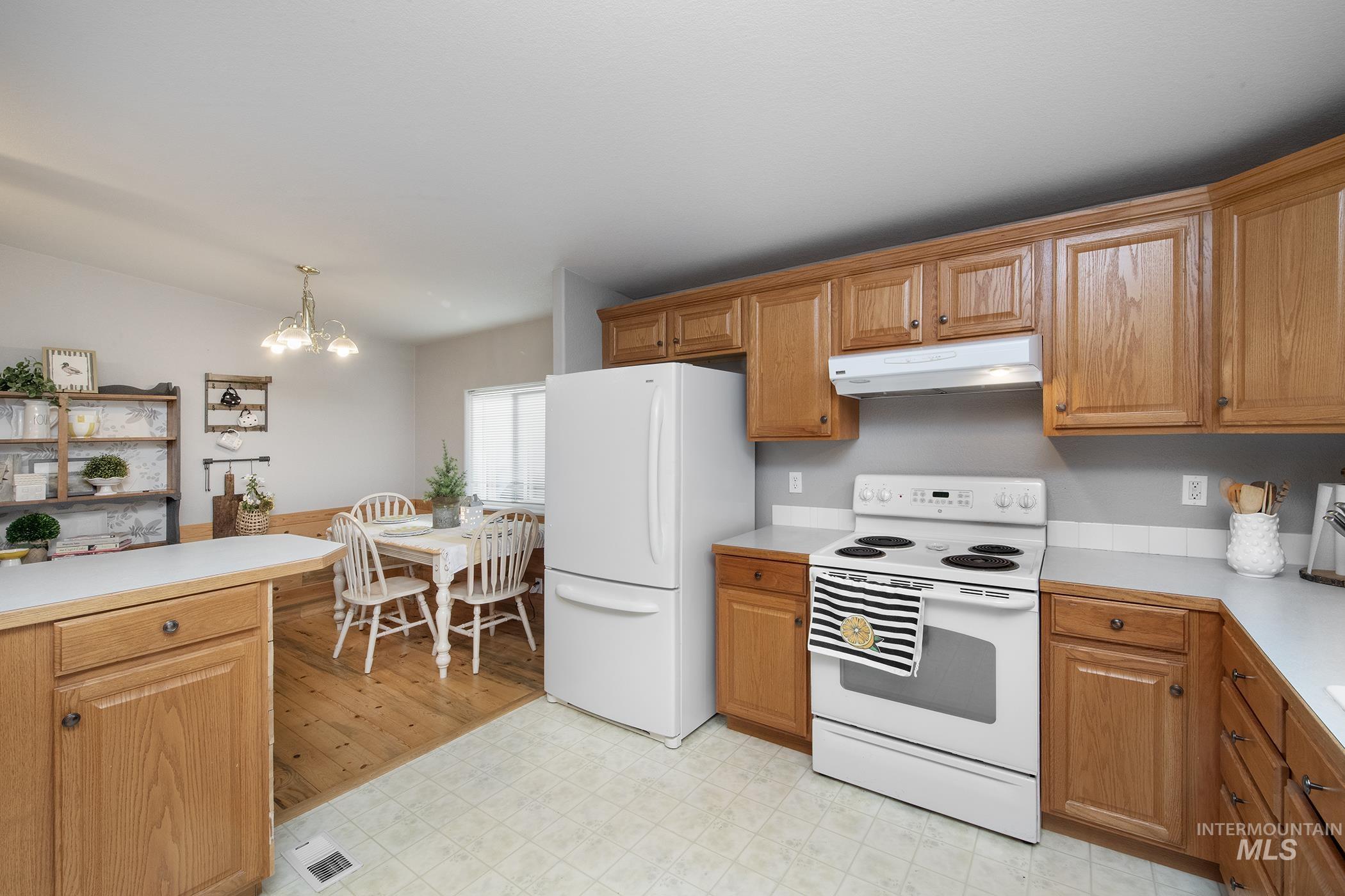 412 Foothill Drive, Ontario, Oregon 97914, 3 Bedrooms, 2 Bathrooms, Residential For Sale, Price $355,000,MLS 98999250