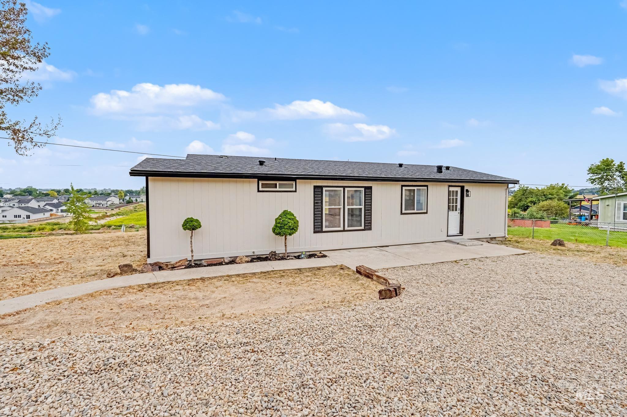 10563 Edgeway Dr, Middleton, Idaho 83644, 3 Bedrooms, 2 Bathrooms, Residential For Sale, Price $329,000,MLS 98999255