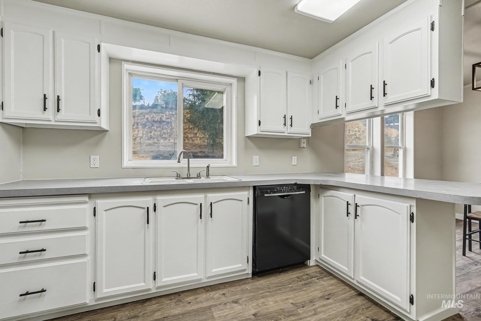 10563 Edgeway Dr, Middleton, Idaho 83644, 3 Bedrooms, 2 Bathrooms, Residential For Sale, Price $329,000,MLS 98999255