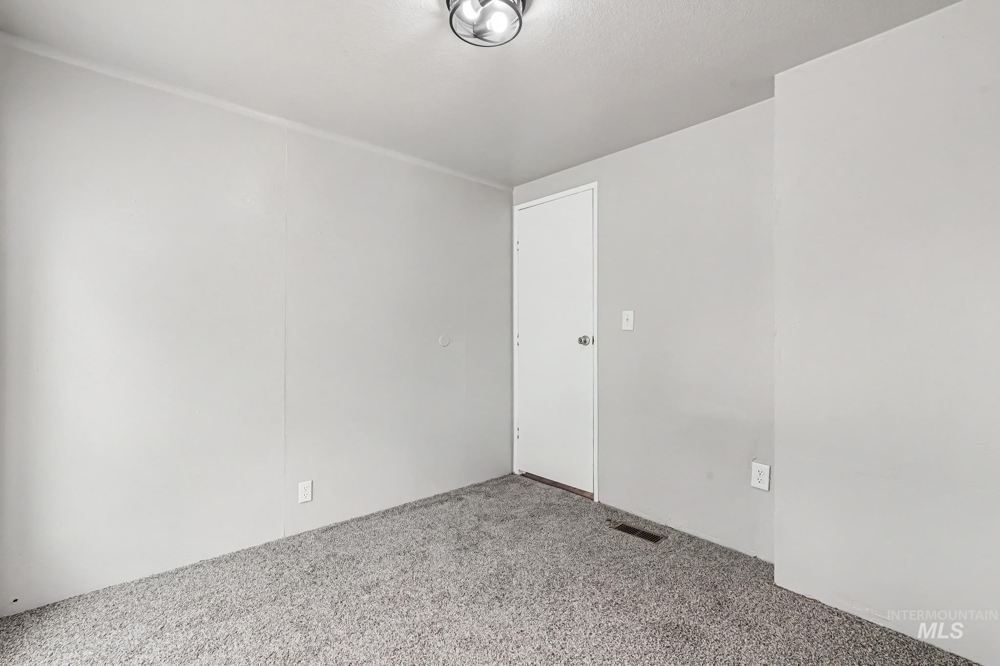 10563 Edgeway Dr, Middleton, Idaho 83644, 3 Bedrooms, 2 Bathrooms, Residential For Sale, Price $329,000,MLS 98999255