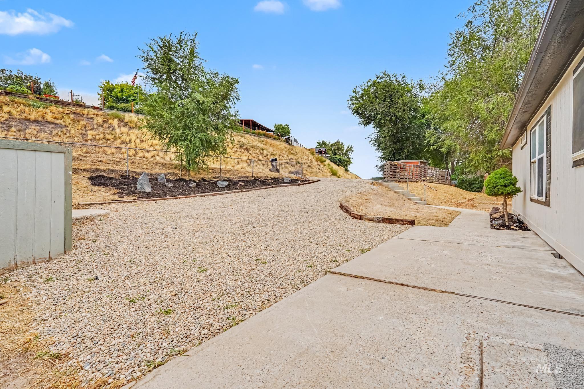 10563 Edgeway Dr, Middleton, Idaho 83644, 3 Bedrooms, 2 Bathrooms, Residential For Sale, Price $329,000,MLS 98999255
