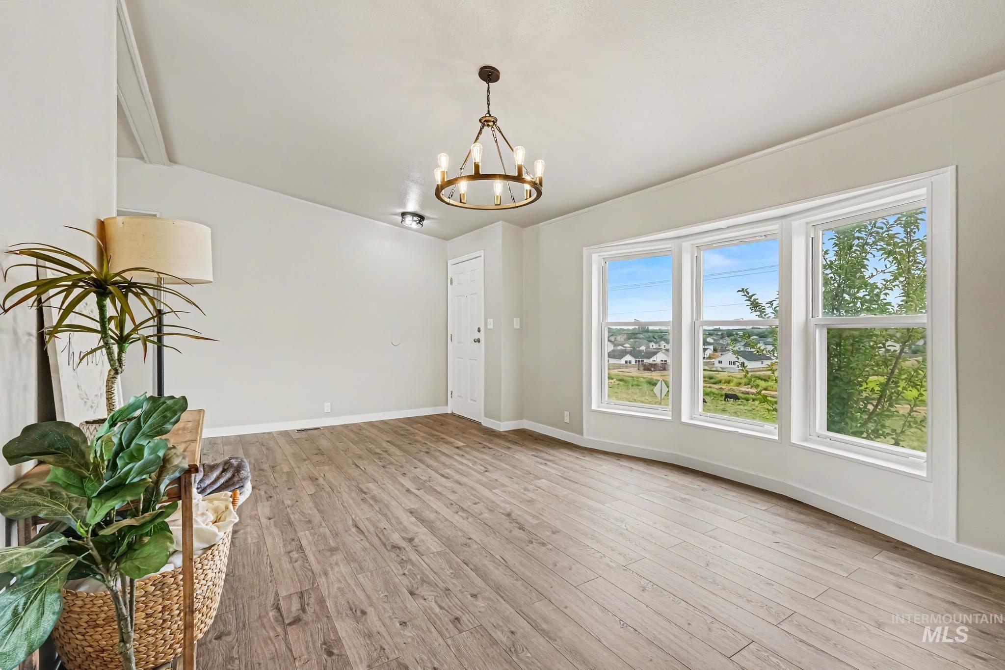 10563 Edgeway Dr, Middleton, Idaho 83644, 3 Bedrooms, 2 Bathrooms, Residential For Sale, Price $329,000,MLS 98999255