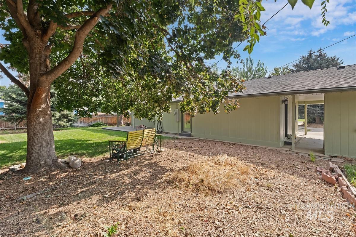 2068 S Crystal Way, Boise, Idaho 83706, 3 Bedrooms, 2 Bathrooms, Residential For Sale, Price $599,000,MLS 98999272