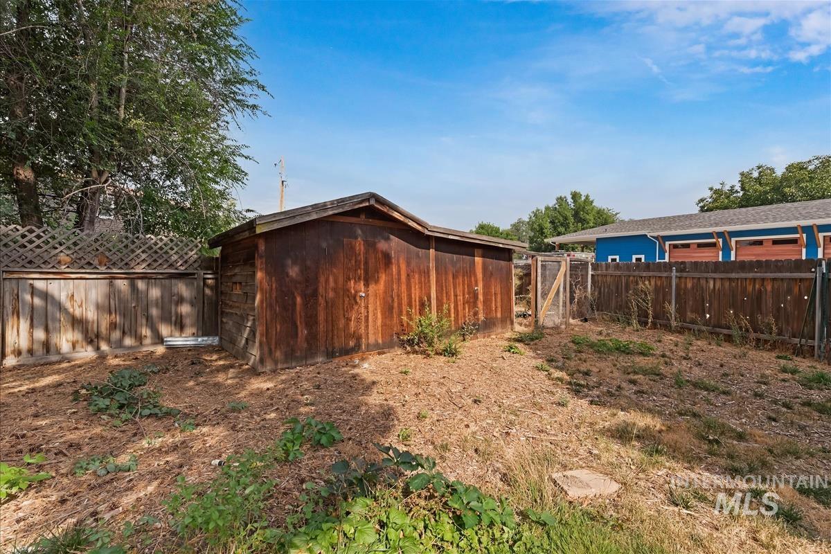 2068 S Crystal Way, Boise, Idaho 83706, 3 Bedrooms, 2 Bathrooms, Residential For Sale, Price $599,000,MLS 98999272