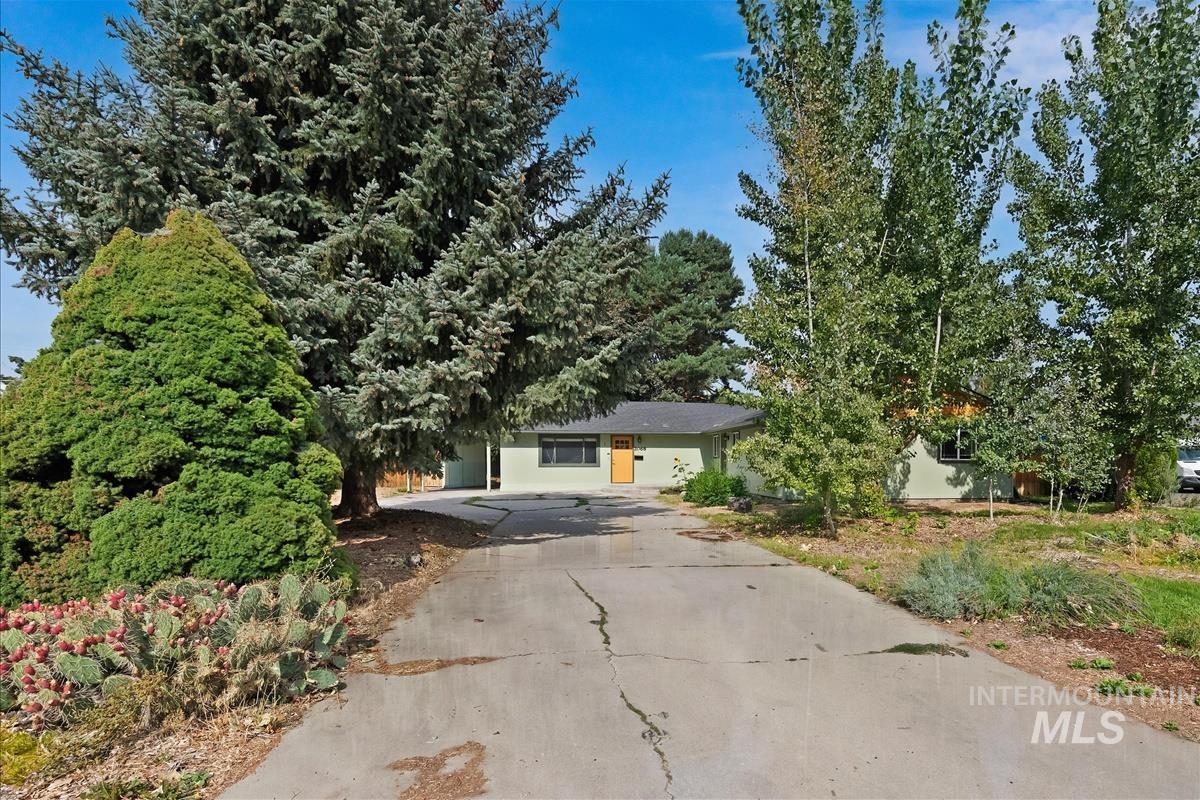 2068 S Crystal Way, Boise, Idaho 83706, 3 Bedrooms, 2 Bathrooms, Residential For Sale, Price $599,000,MLS 98999272