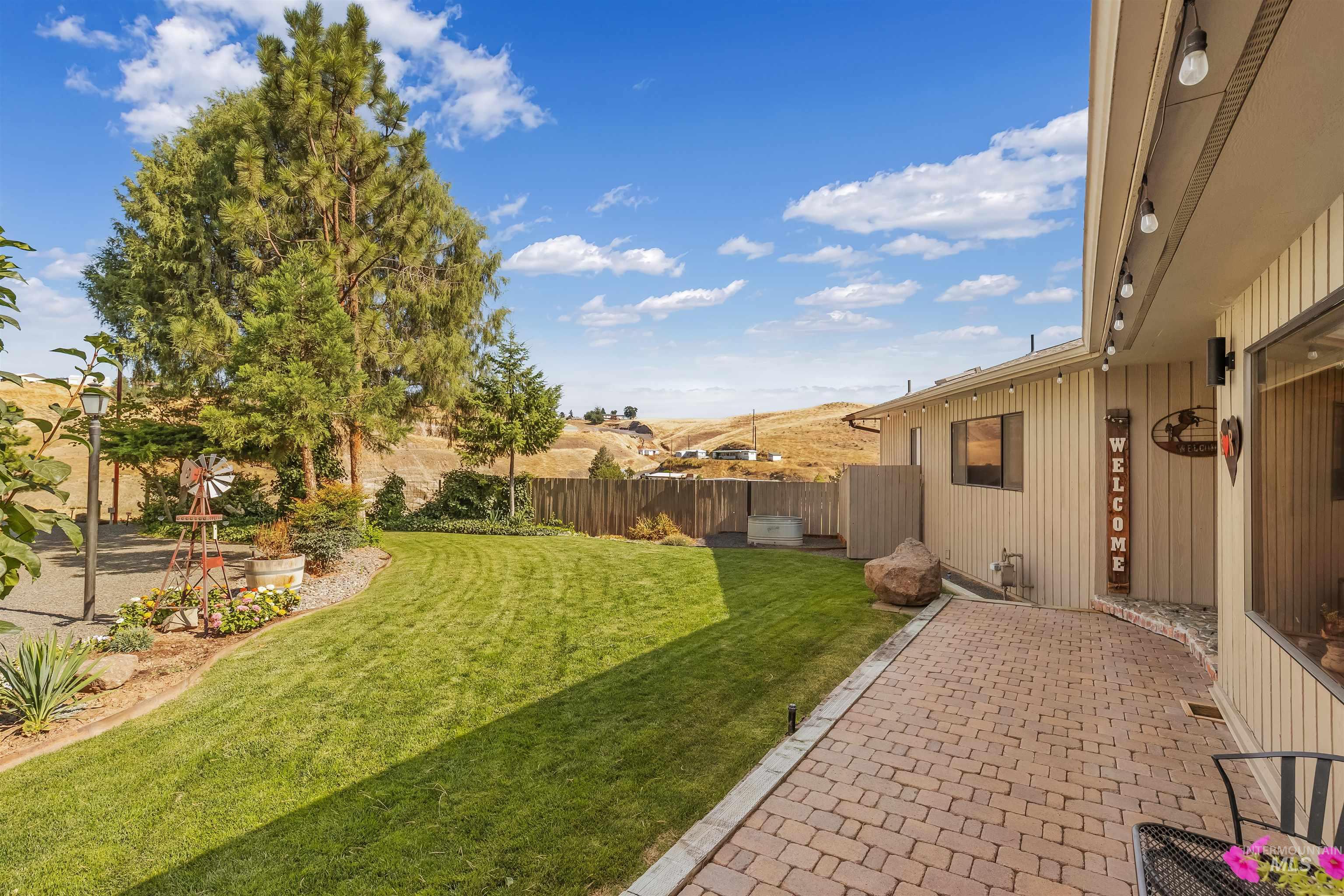 2036 Chukar Ln, Clarkston, Washington 99403, 5 Bedrooms, 4 Bathrooms, Residential For Sale, Price $799,999,MLS 98999273