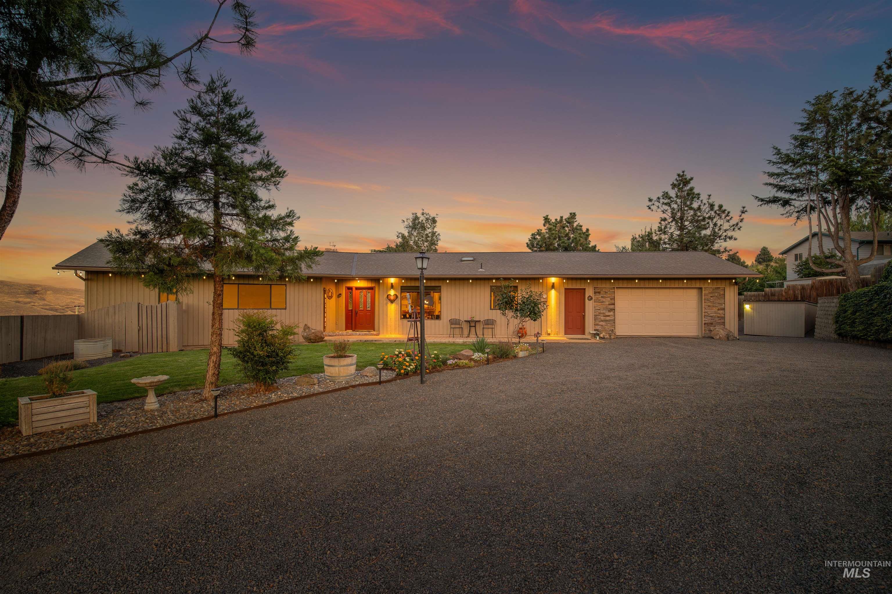 2036 Chukar Ln, Clarkston, Washington 99403, 5 Bedrooms, 4 Bathrooms, Residential For Sale, Price $799,999,MLS 98999273